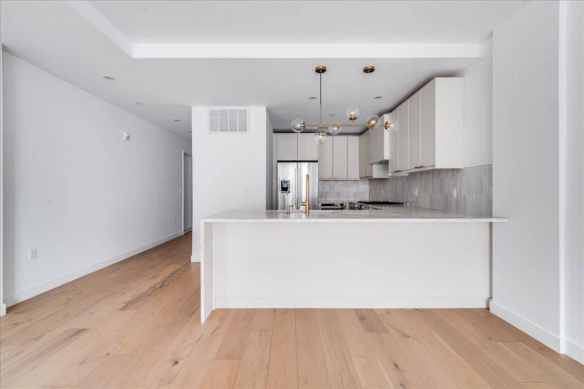 Hoboken, NJ 07030,418 MONROE ST  #201