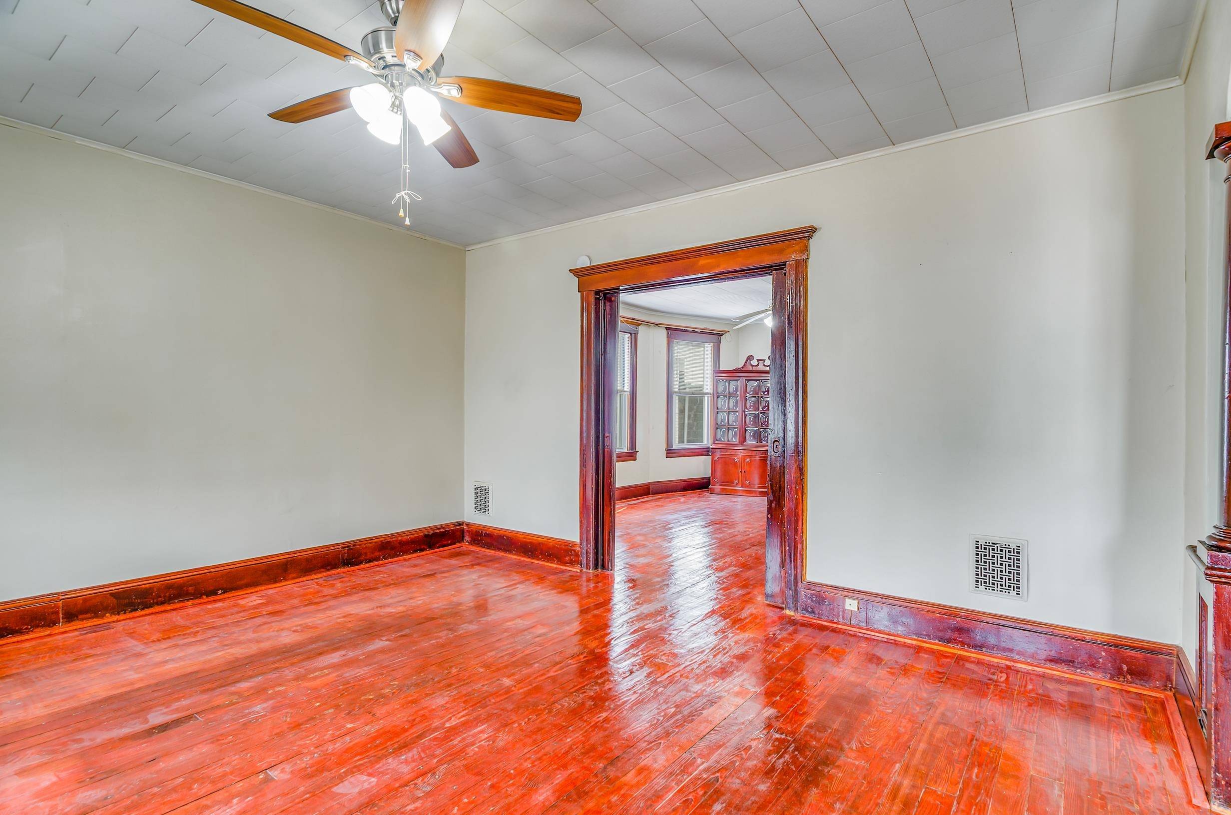 Jc Greenville, NJ 07305,218 LEMBECK AVE  #1