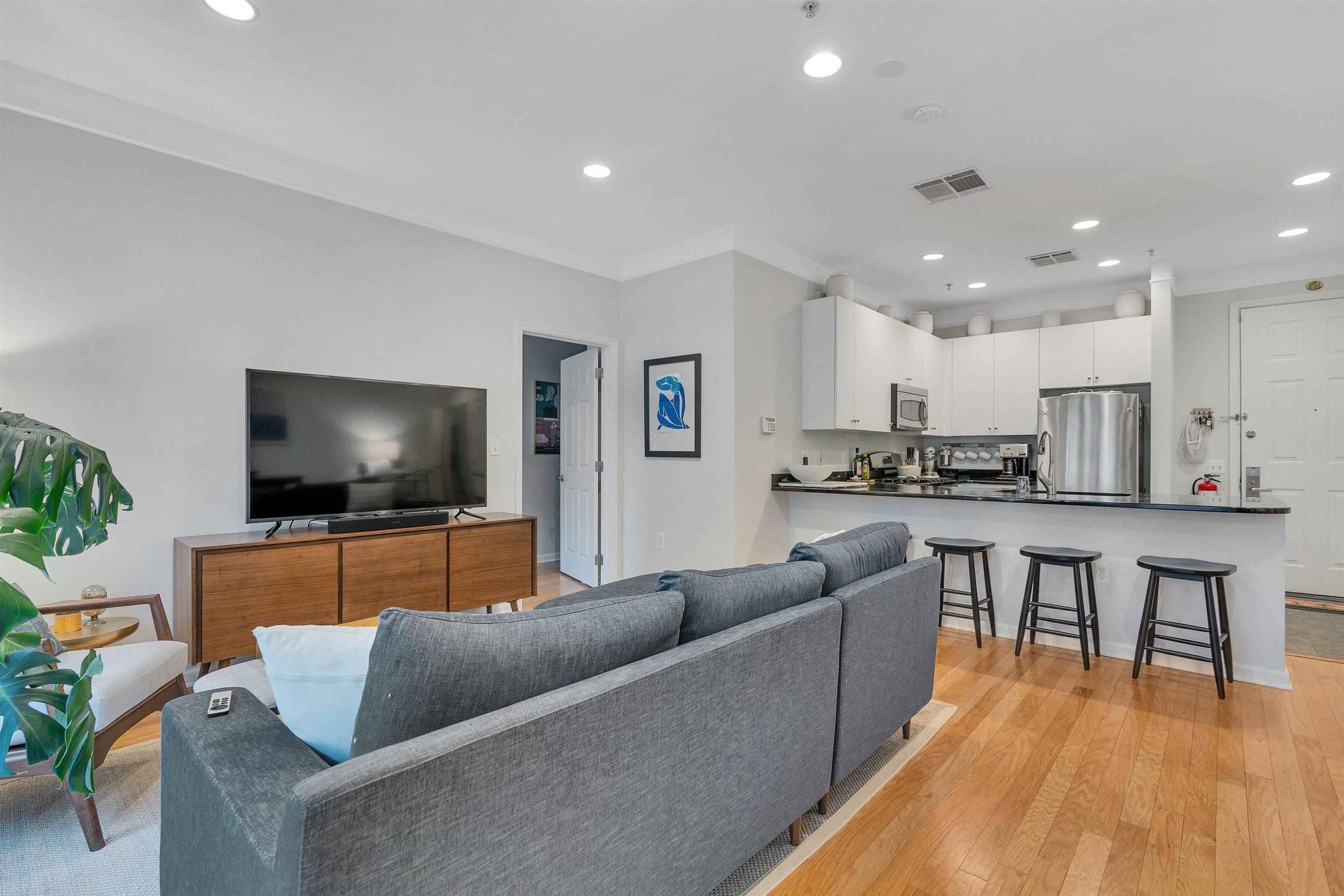 Hoboken, NJ 07030,1300 GRAND ST  #201