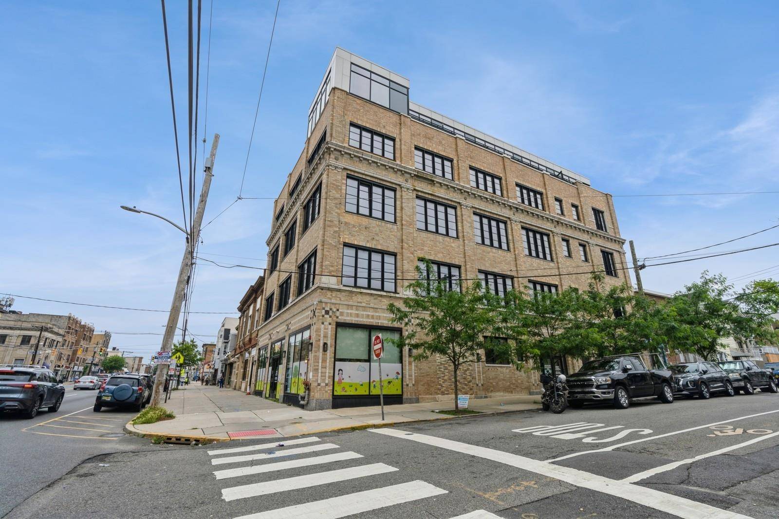Jc Heights, NJ 07307,142 CHARLES ST  #301
