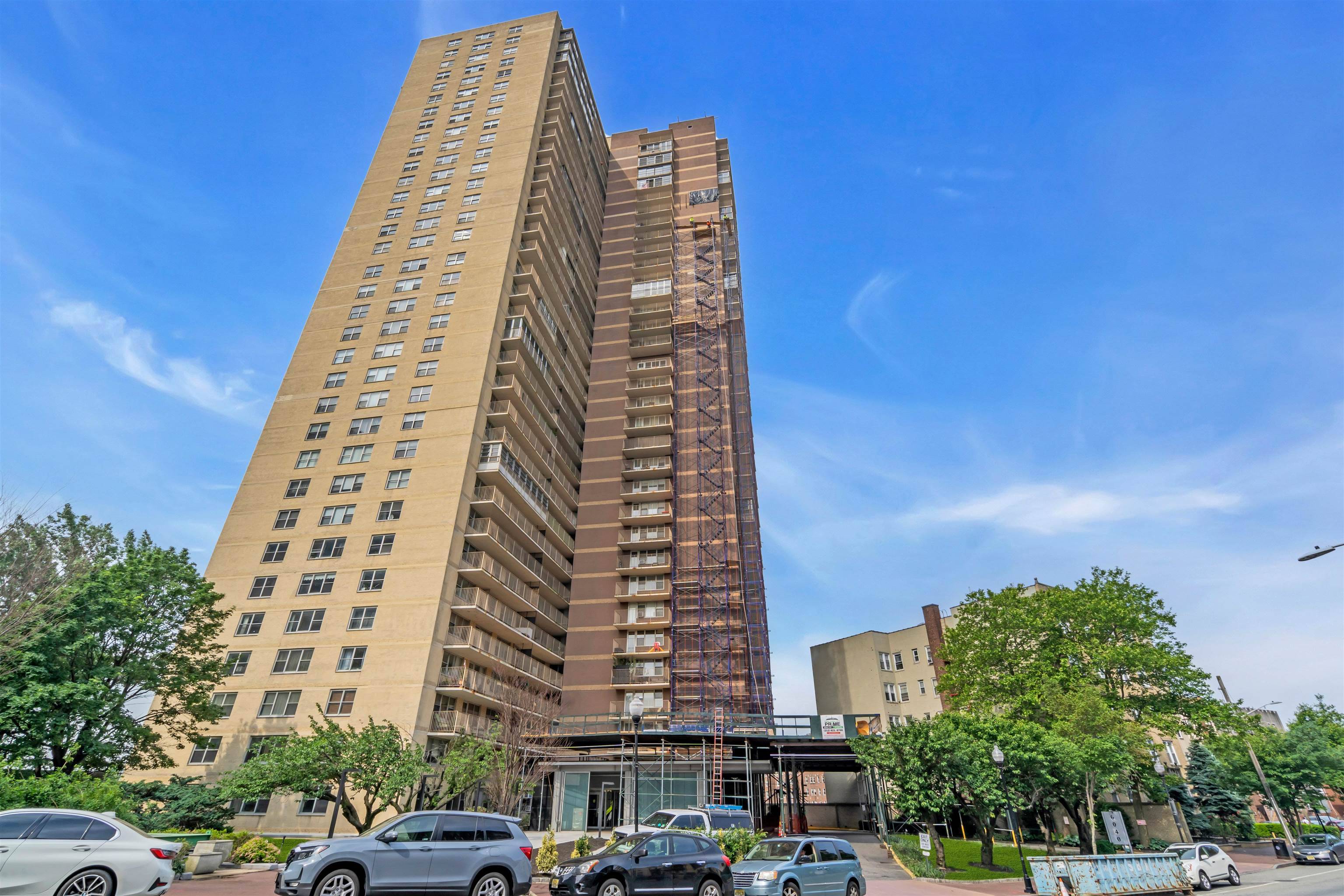 West New York, NJ 07093,6040 BLVD EAST  #19H