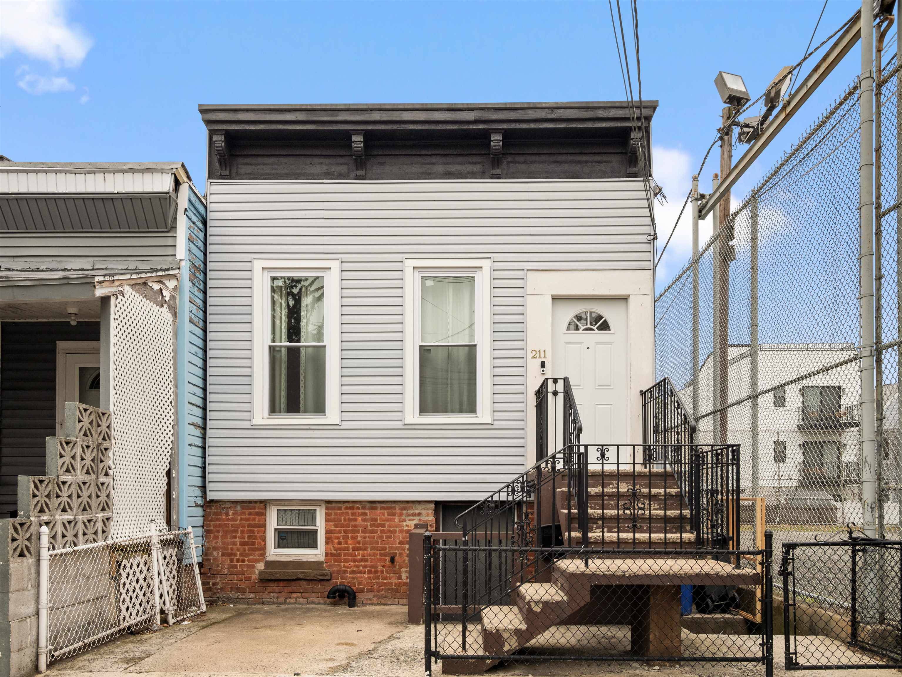 Jc West Bergen, NJ 07306,211 PLAINFIELD AVE