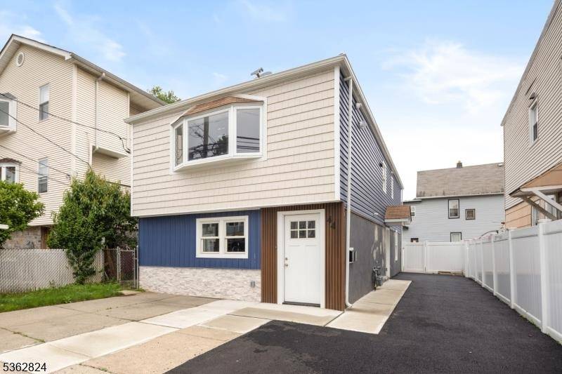 Passaic, NJ 07055,44 LINDEN ST  #2