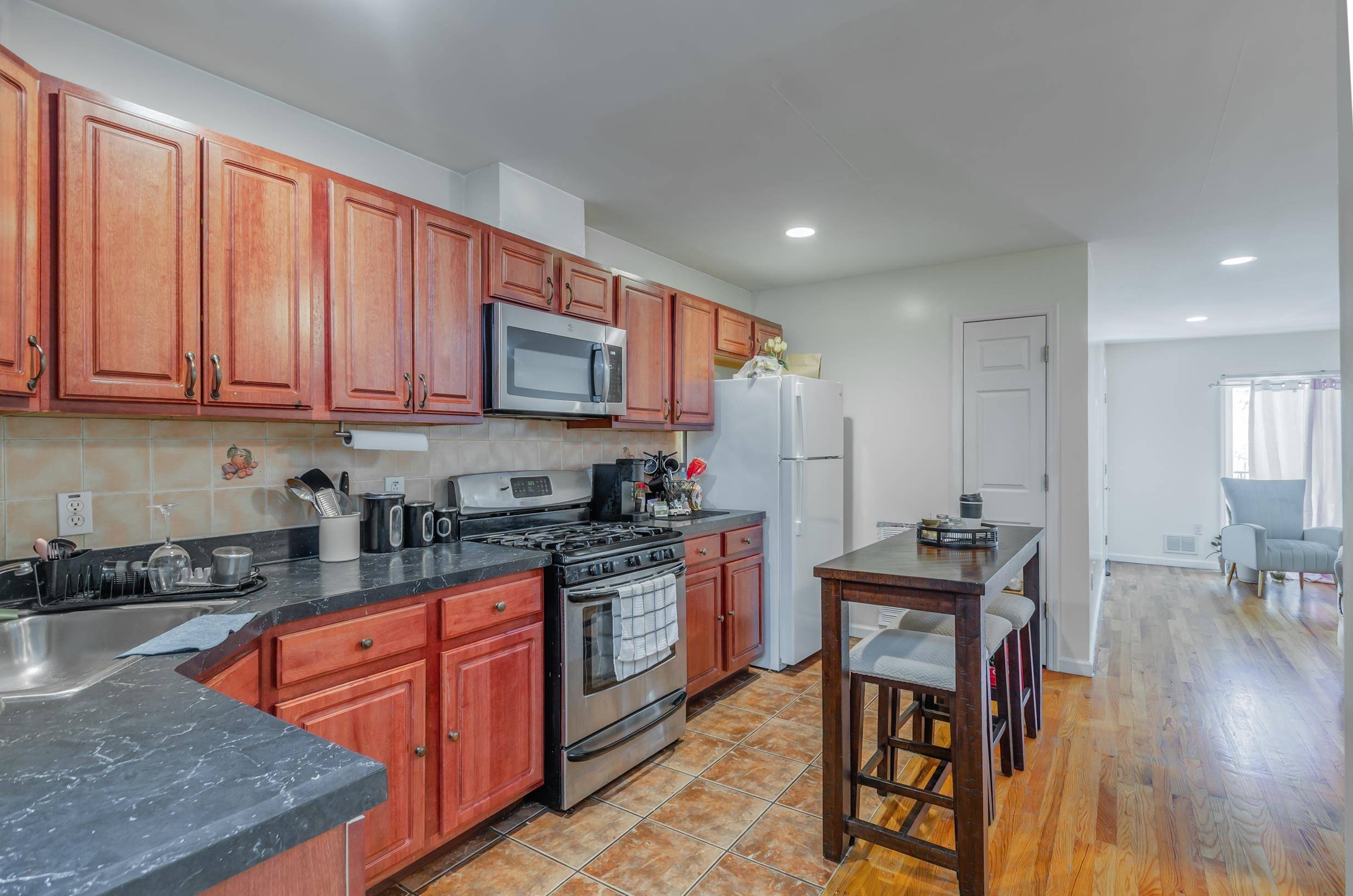 Jc Greenville, NJ 07305,23 LONG ST  #1