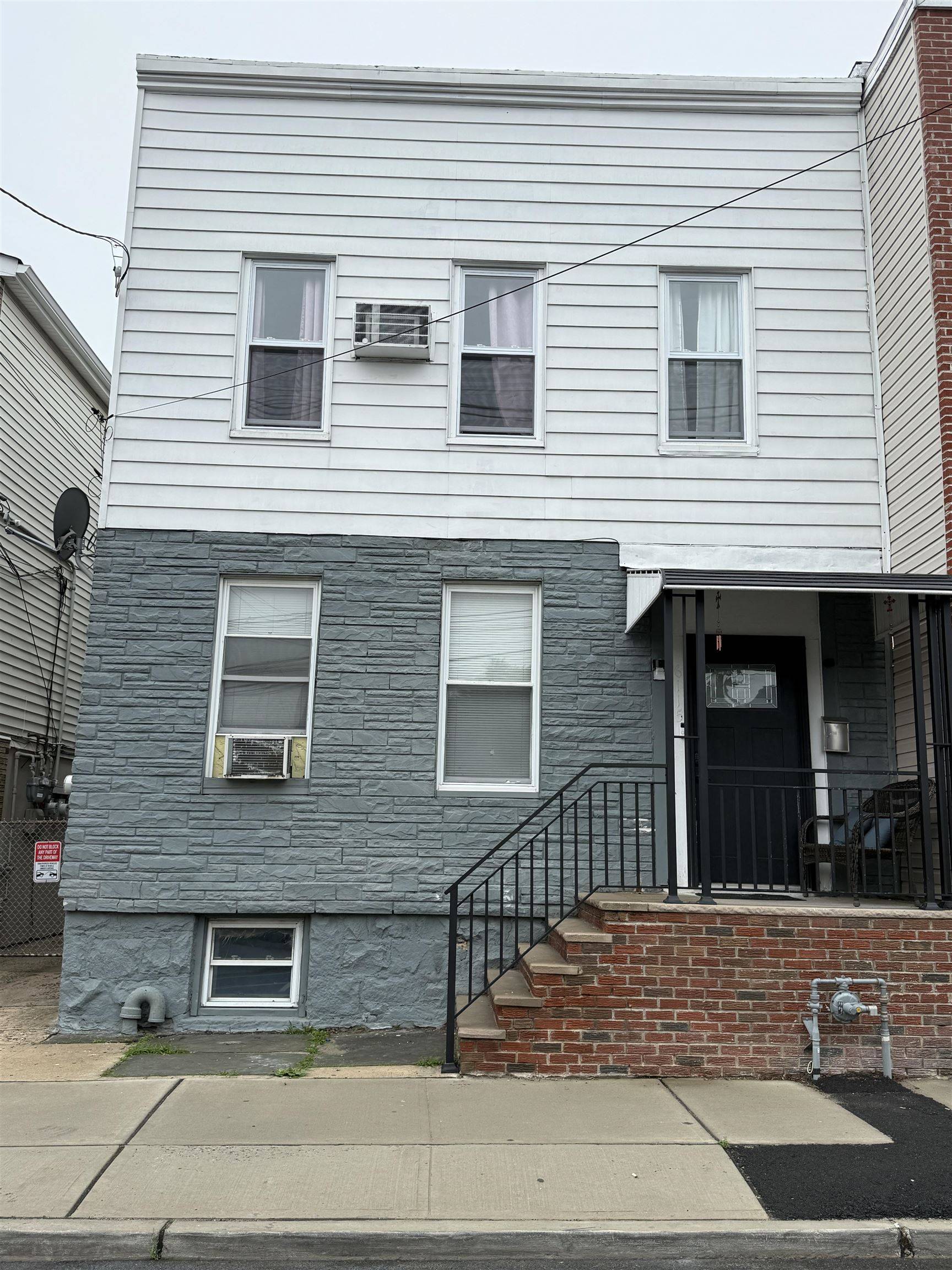West New York, NJ 07093,6115 POLK ST  #2