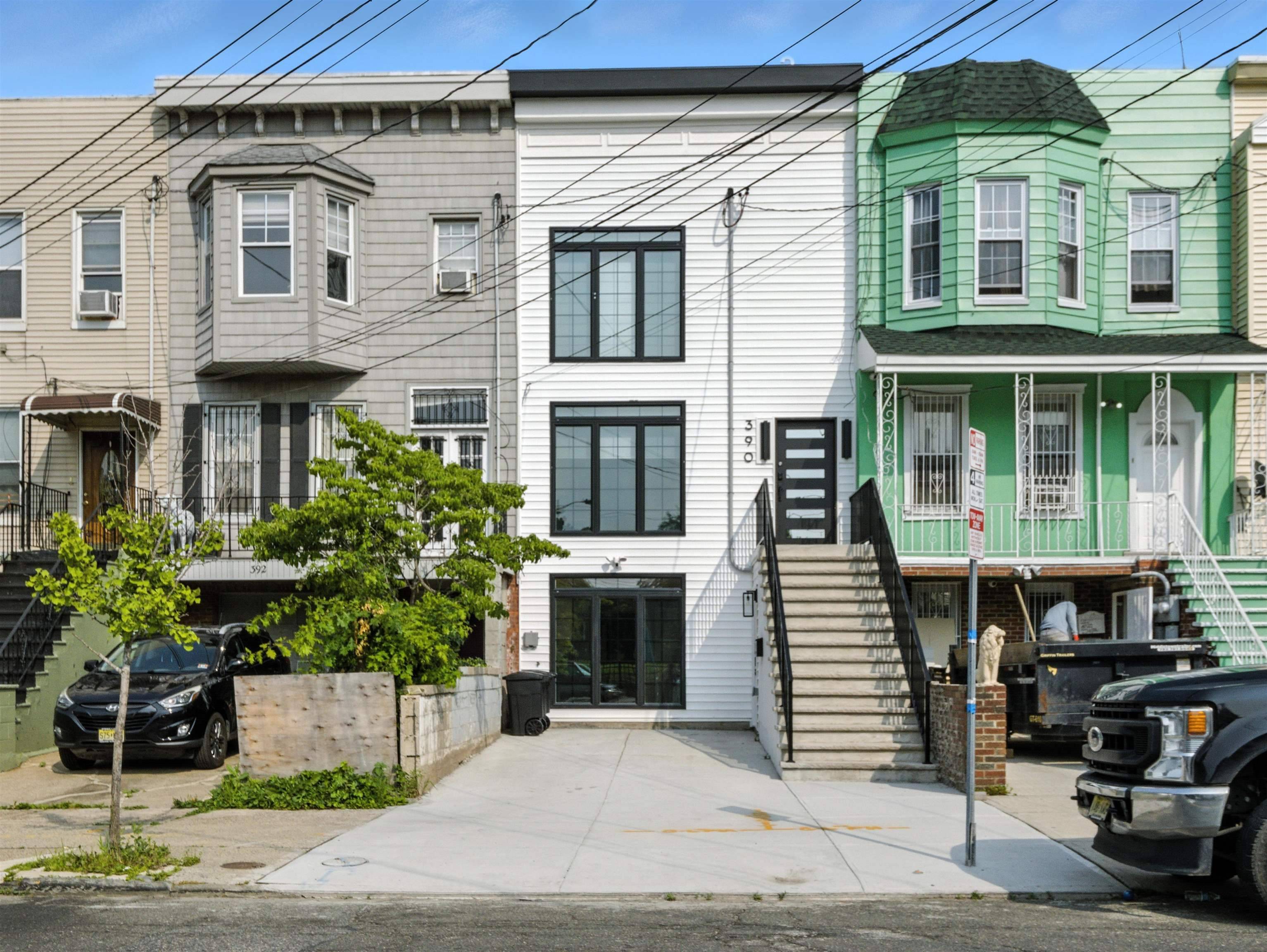 Jc Heights, NJ 07307,390 WEBSTER AVE  #1