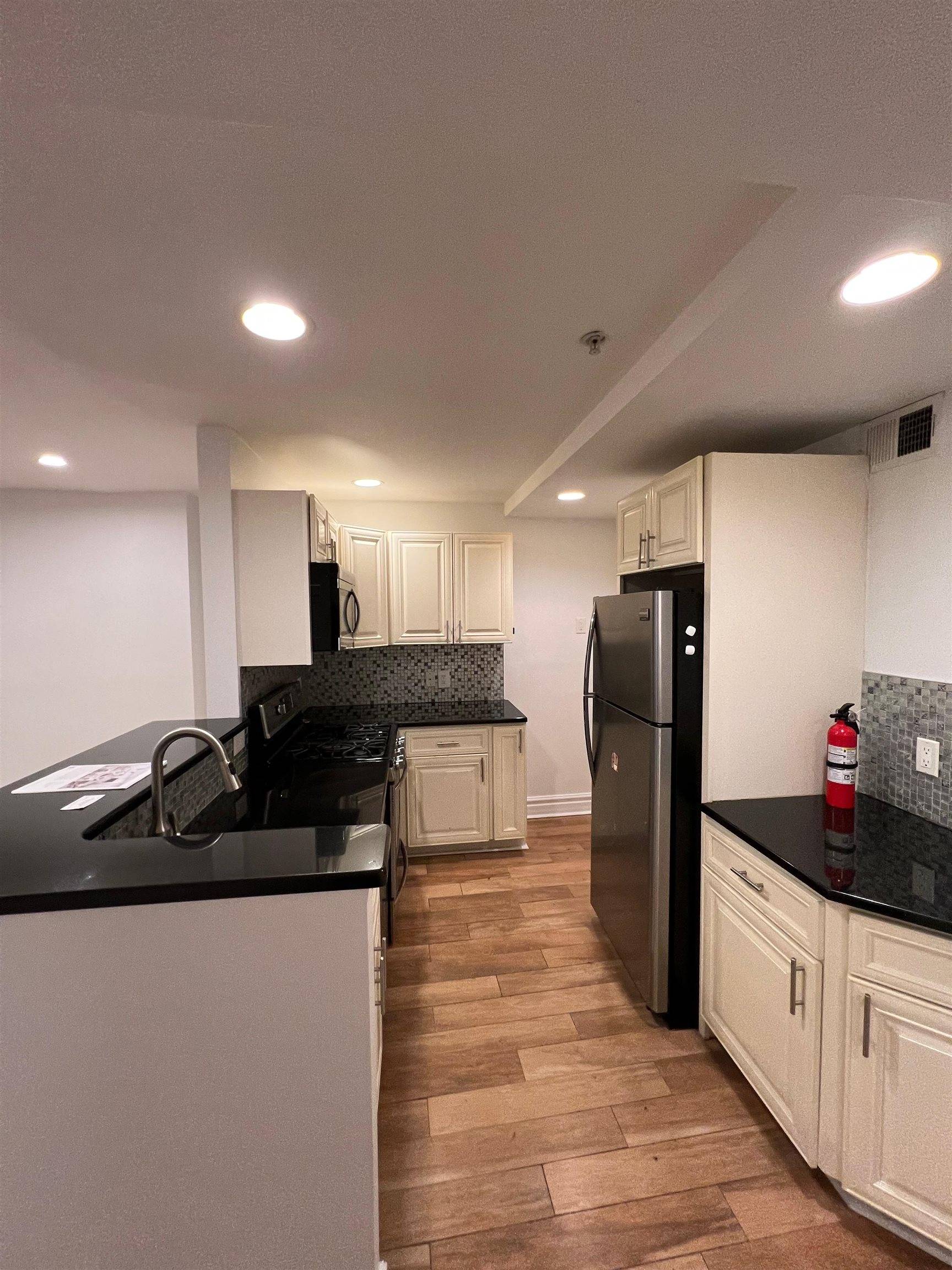 Hoboken, NJ 07030,827 GARDEN ST  #1