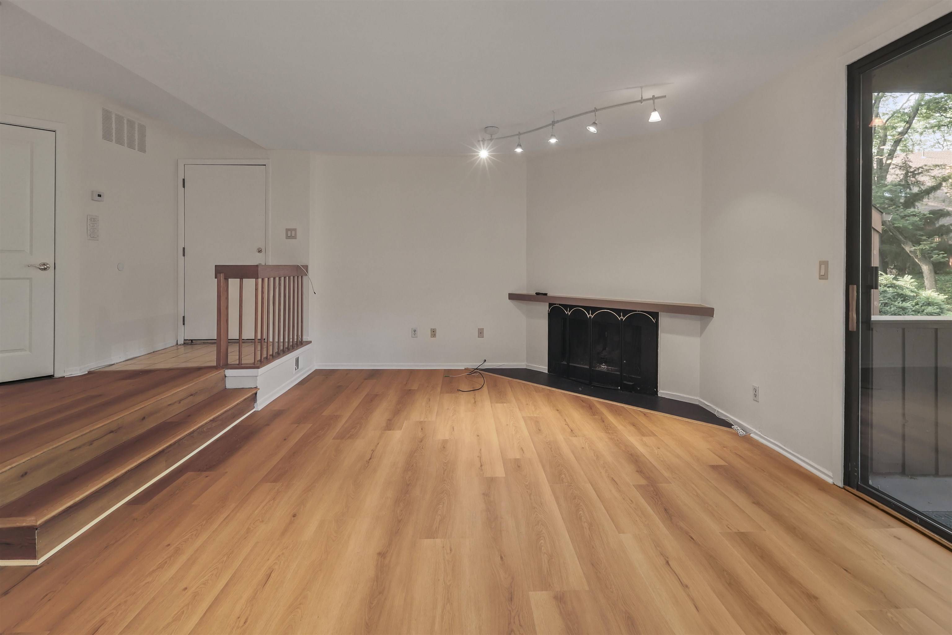 Secaucus, NJ 07094,445 DUNLIN PLAZA  #445