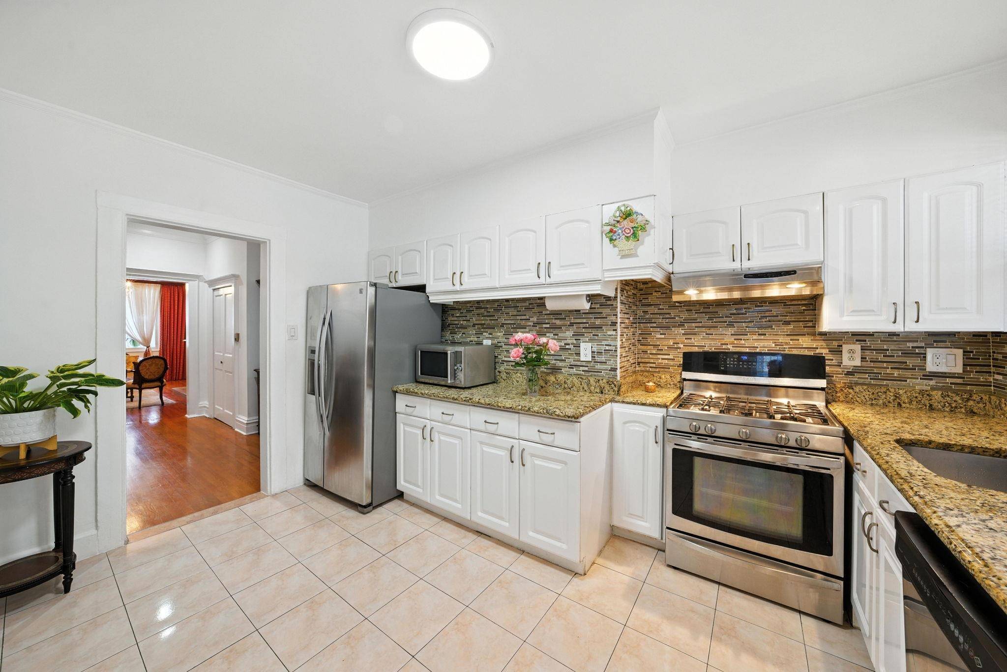 Jc Heights, NJ 07306,18 LAIDLAW AVE