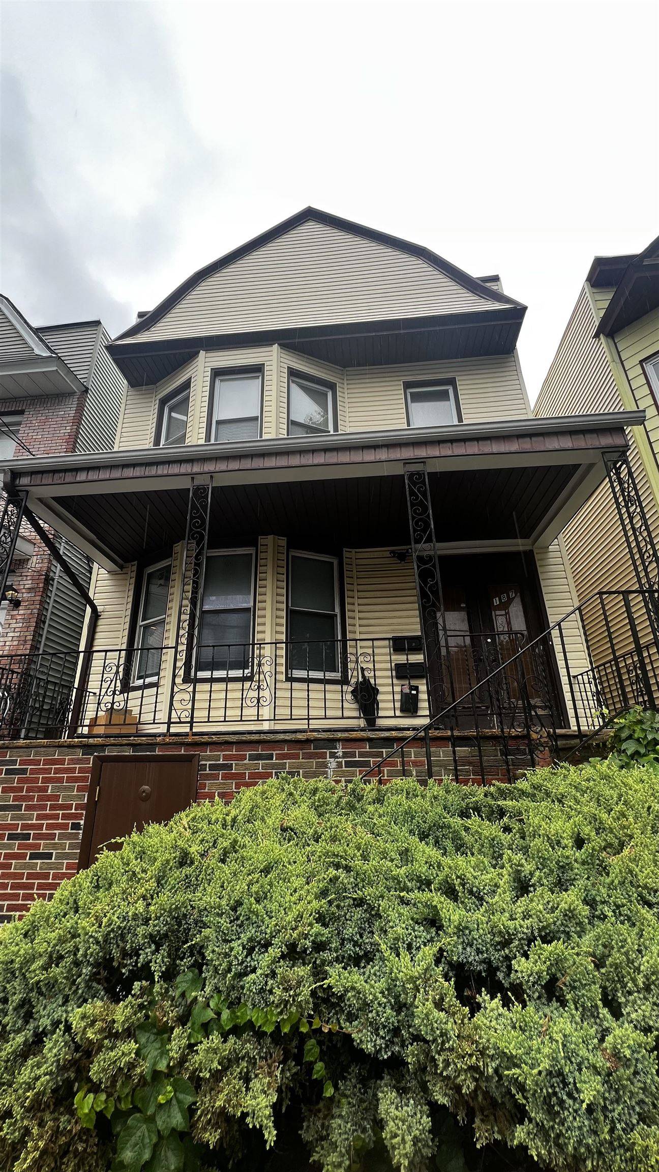 Jc Bergen-lafayett, NJ 07305,187 CLERK ST  #2FL
