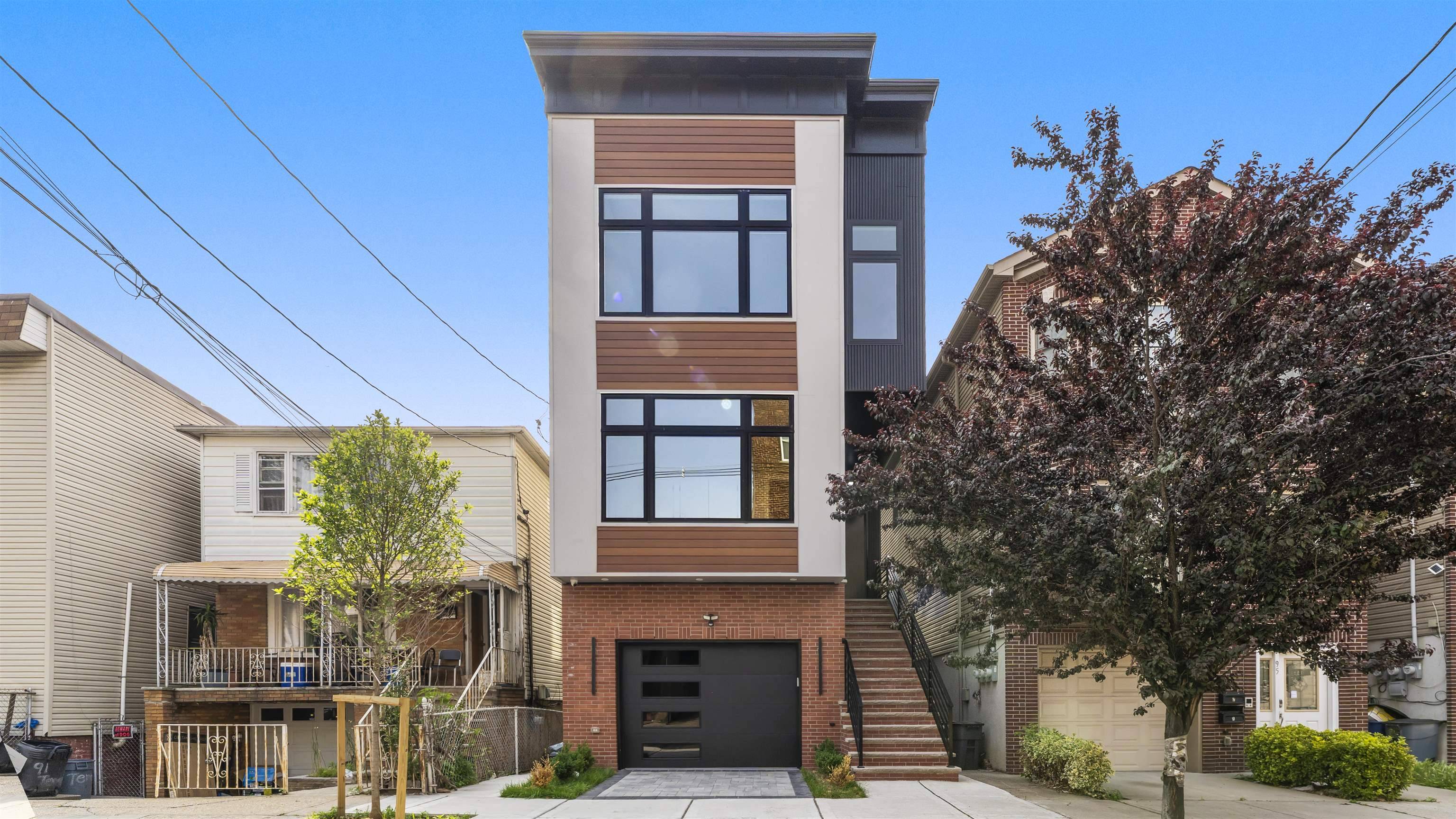 Jc Heights, NJ 07037,93 TERRACE AVE  #2