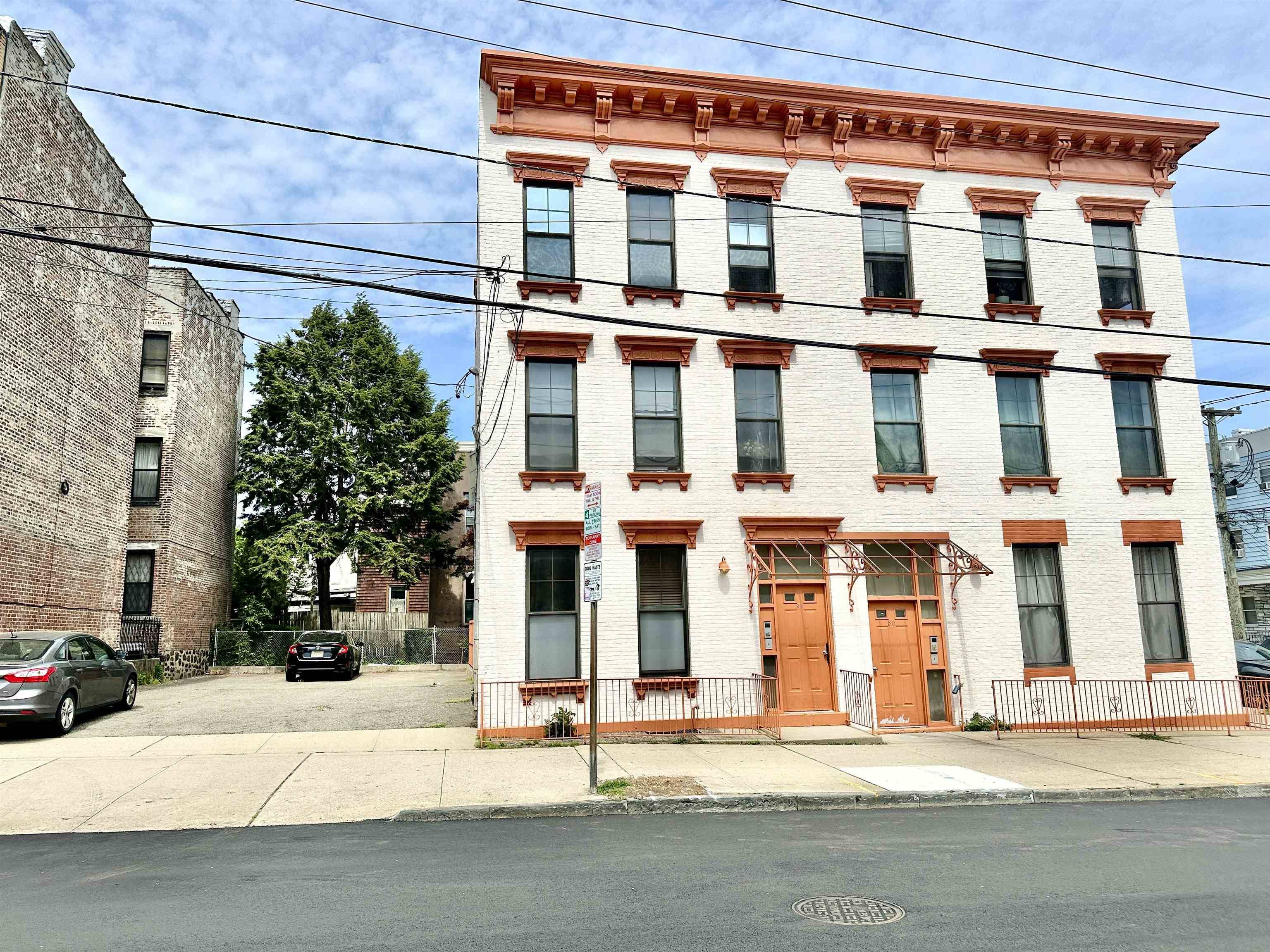 Jc Heights, NJ 07307,88 SOUTH ST  #1