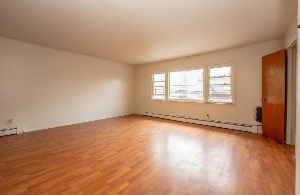 Jc Heights, NJ 07306,1037 SUMMIT AVE  #1