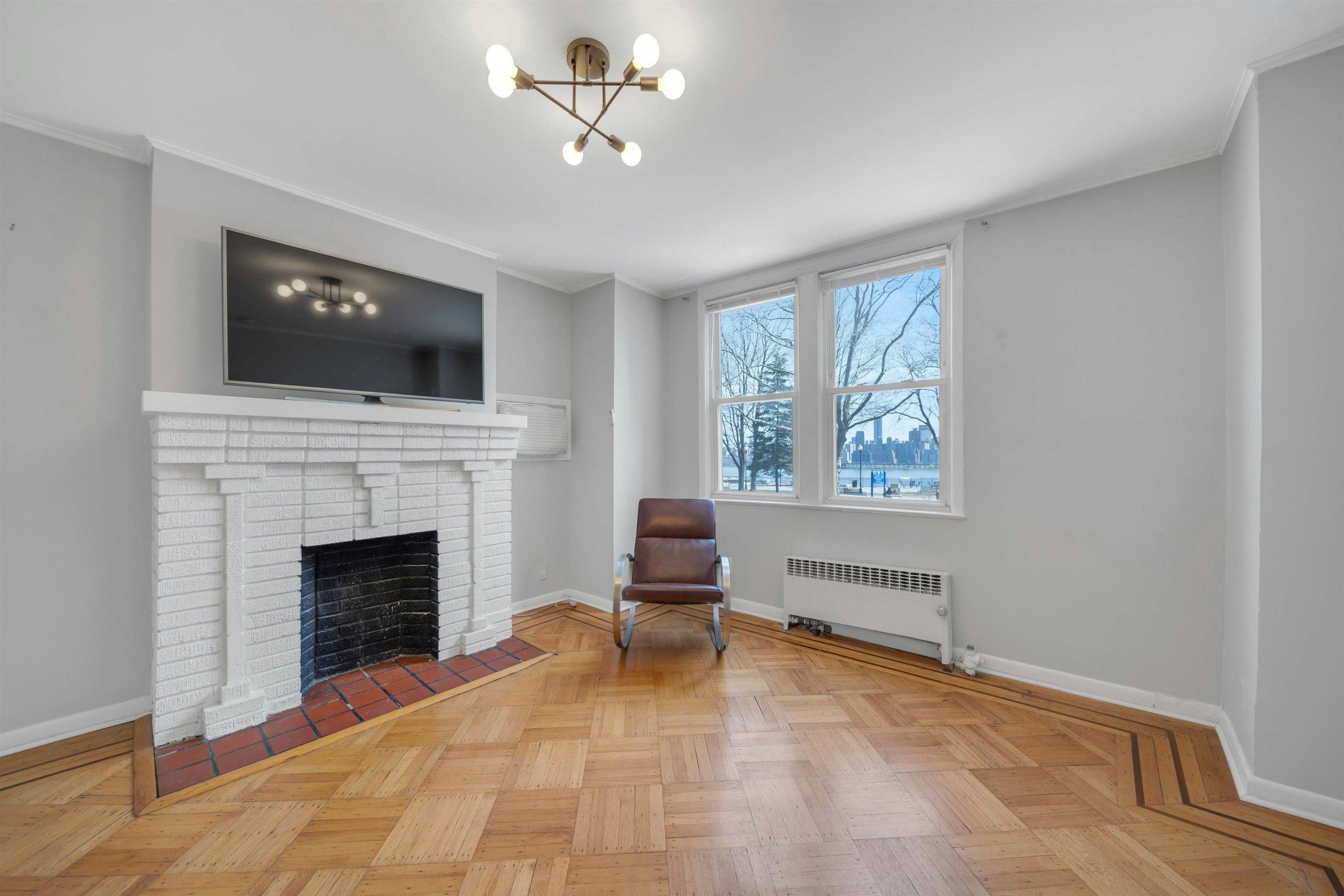 West New York, NJ 07093,5407 BLVD EAST  #1