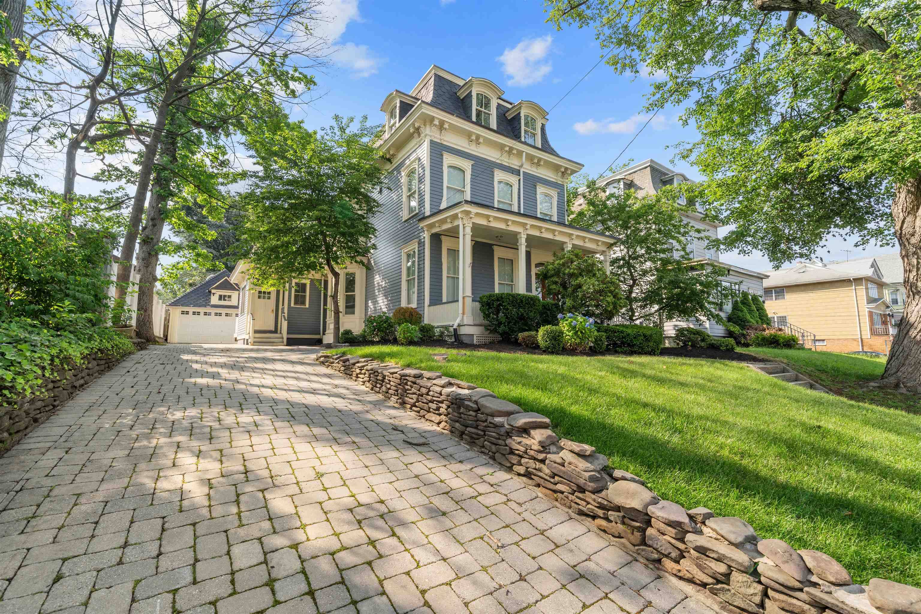 Bayonne, NJ 07002,829 AVENUE C