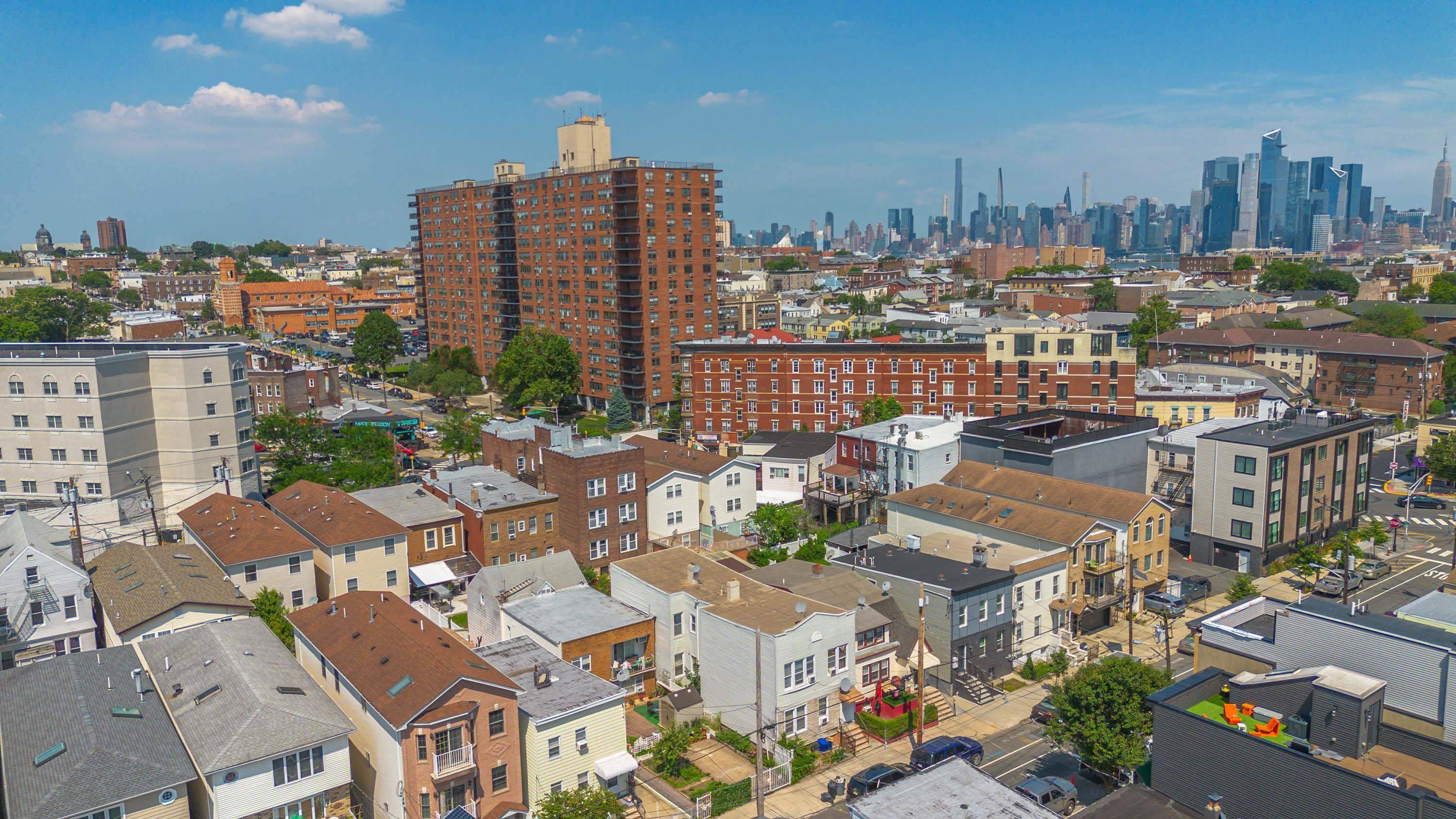 Jc Heights, NJ 07307,22 LEONARD ST