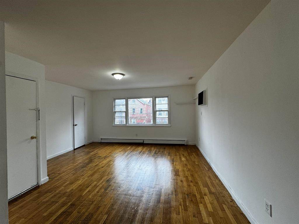Jc Heights, NJ 07307,351 NEW YORK AVE