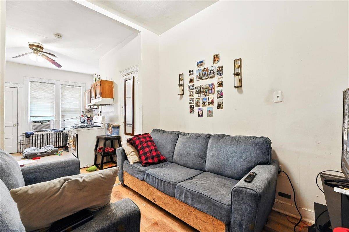 Jc Heights, NJ 07307,122 HUTTON ST  #2R