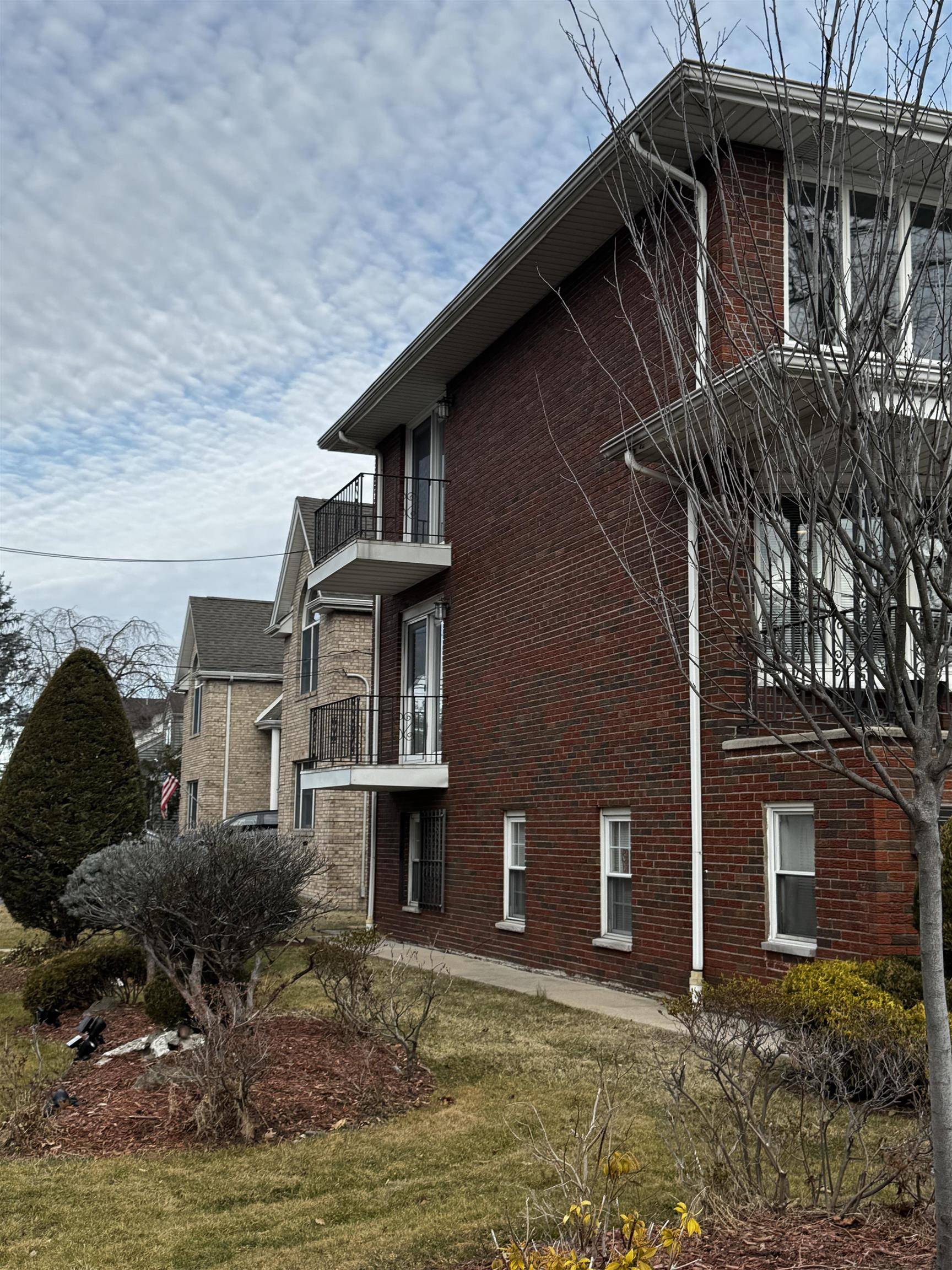 Fort Lee, NJ 07024,2357 LINWOOD AVE  #2