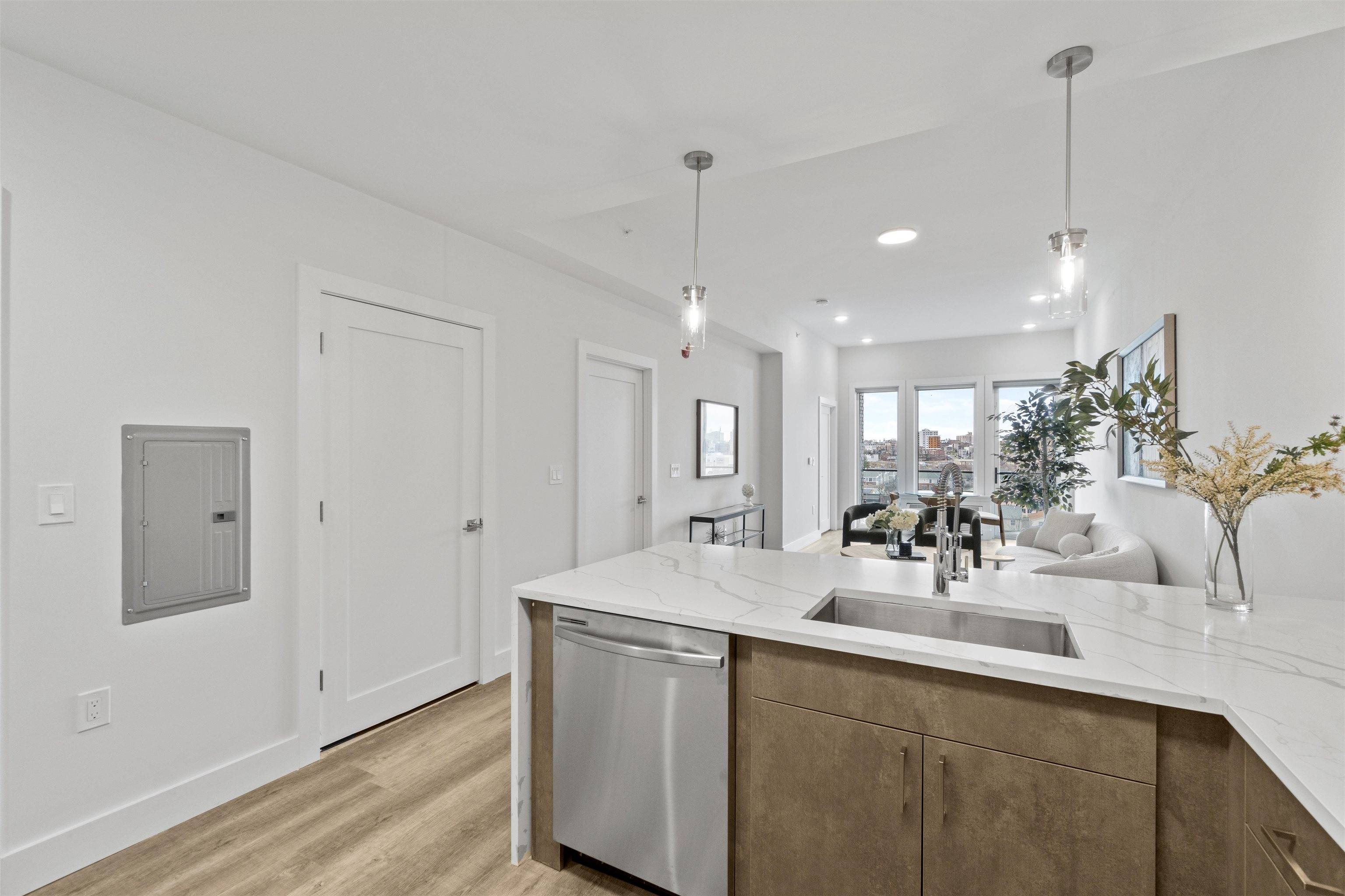 Jc Bergen-lafayett, NJ 07304,412 WHITON ST  #602