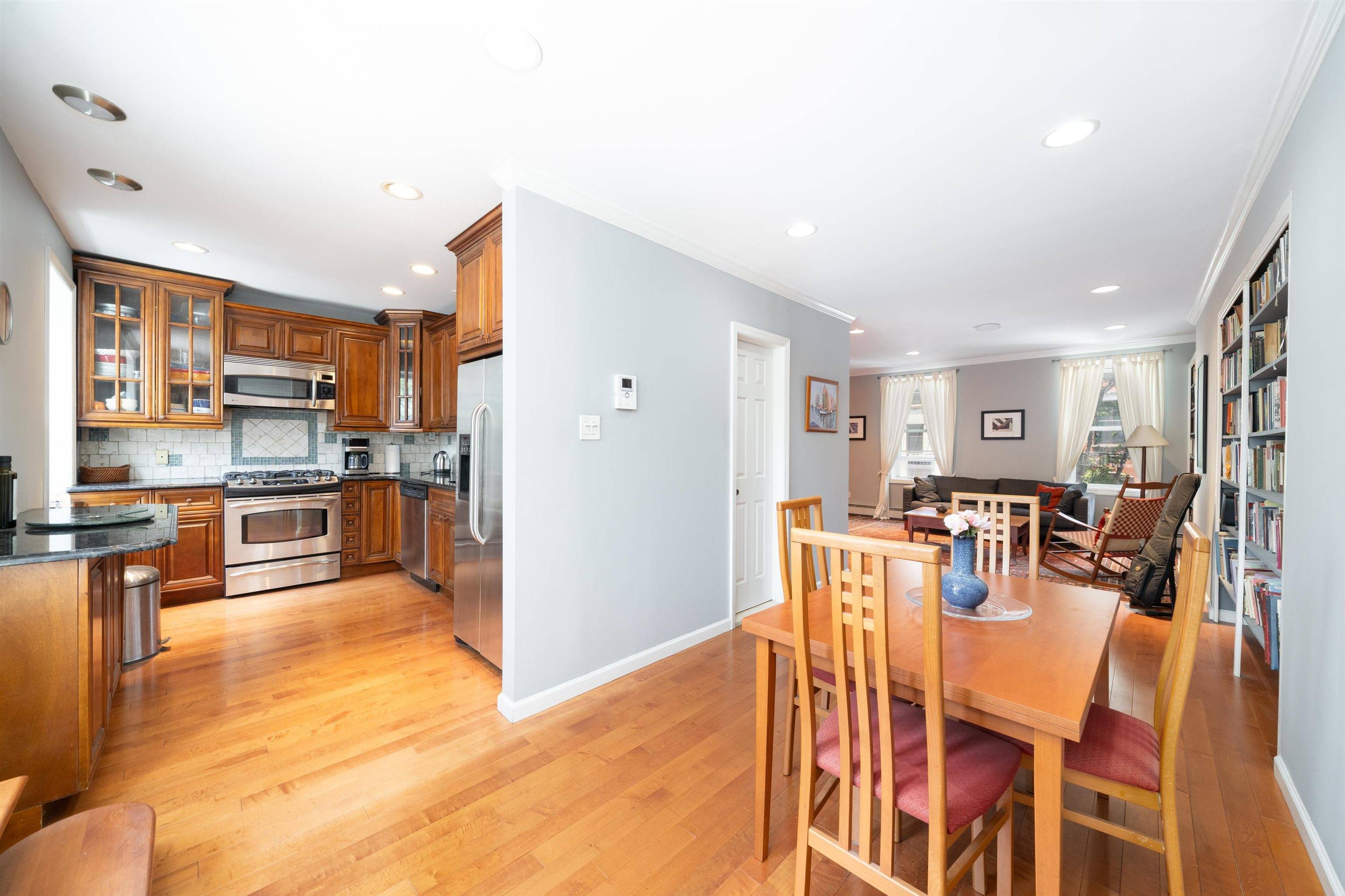 Jc Downtown, NJ 07302,288 BARROW ST  #2