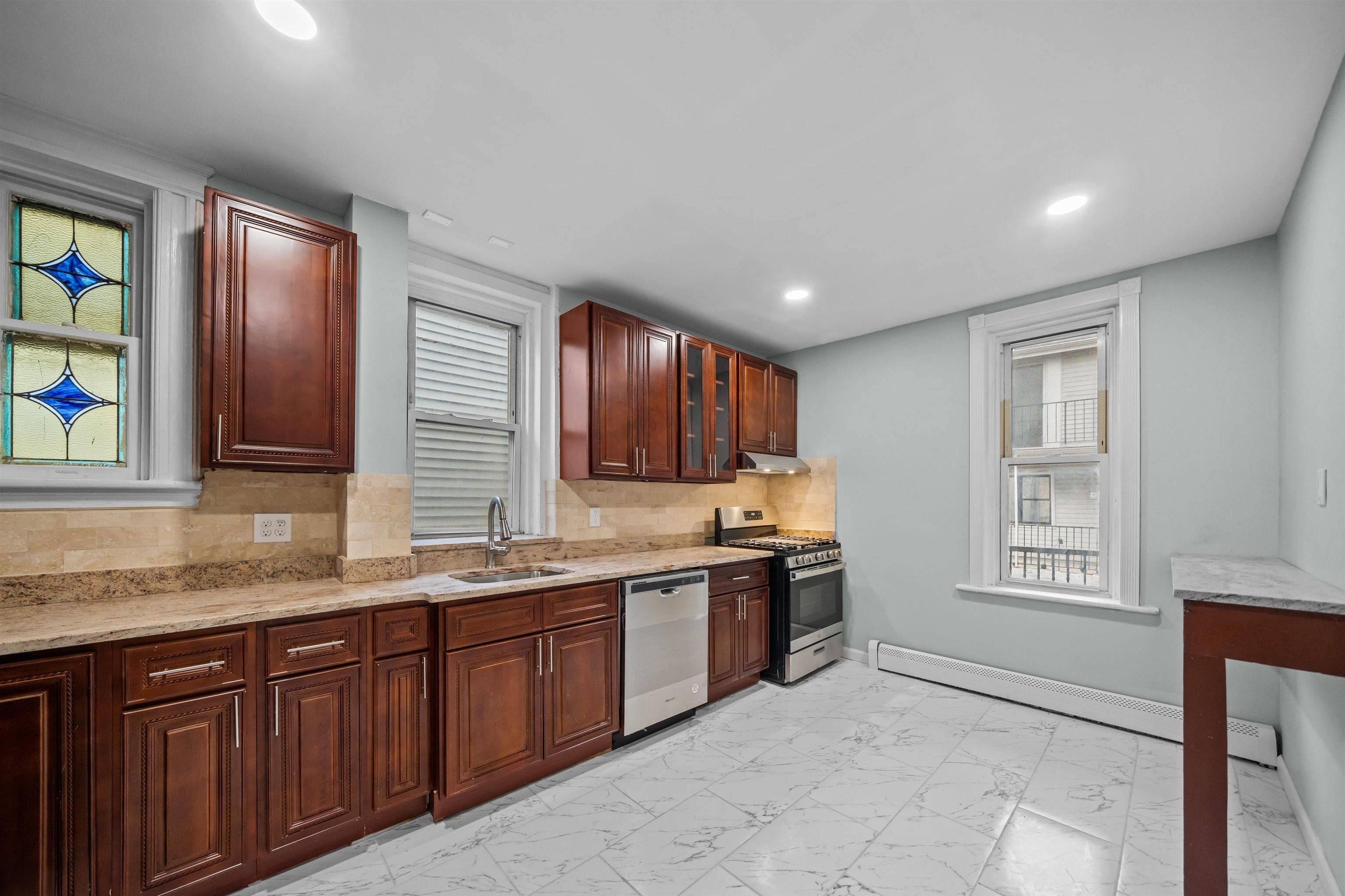 Union City, NJ 07087,3311 PLEASANT AVE  #2