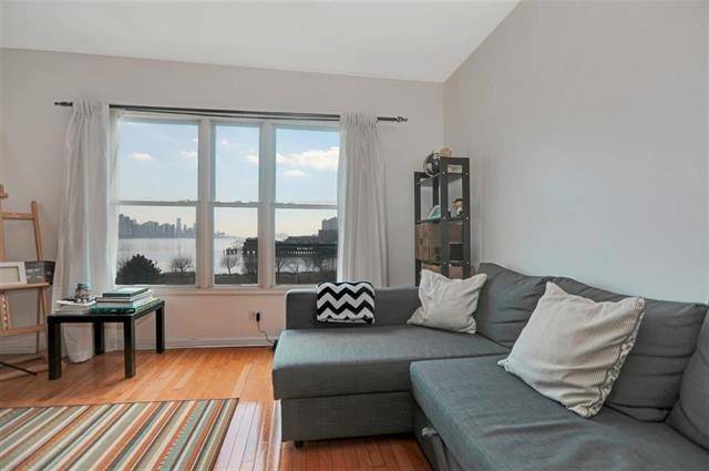 Edgewater, NJ 07020,330 THE PROMENADE  #330