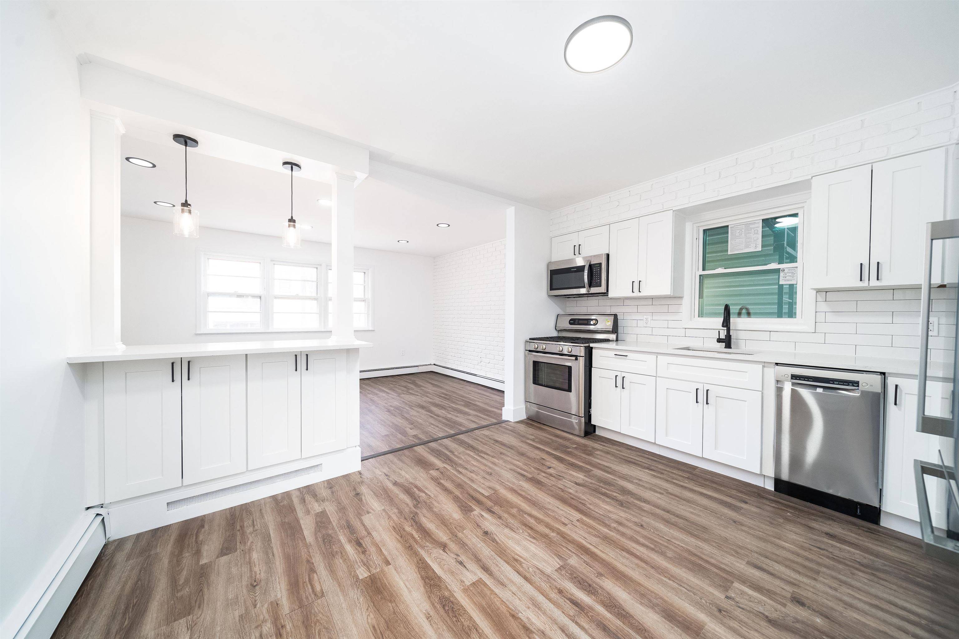 Bayonne, NJ 07002,326 AVENUE E  #1