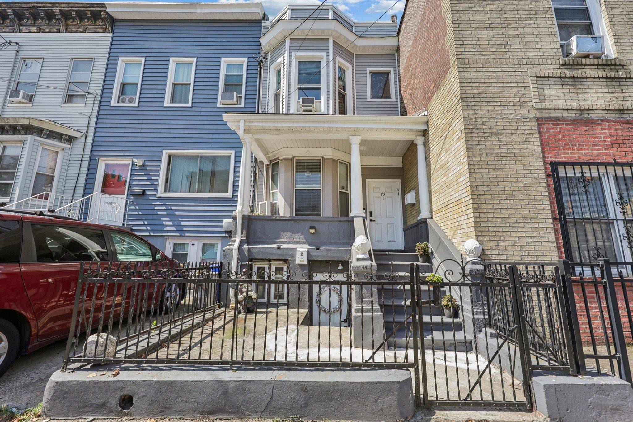 Jc Heights, NJ 07307,75 POPLAR ST