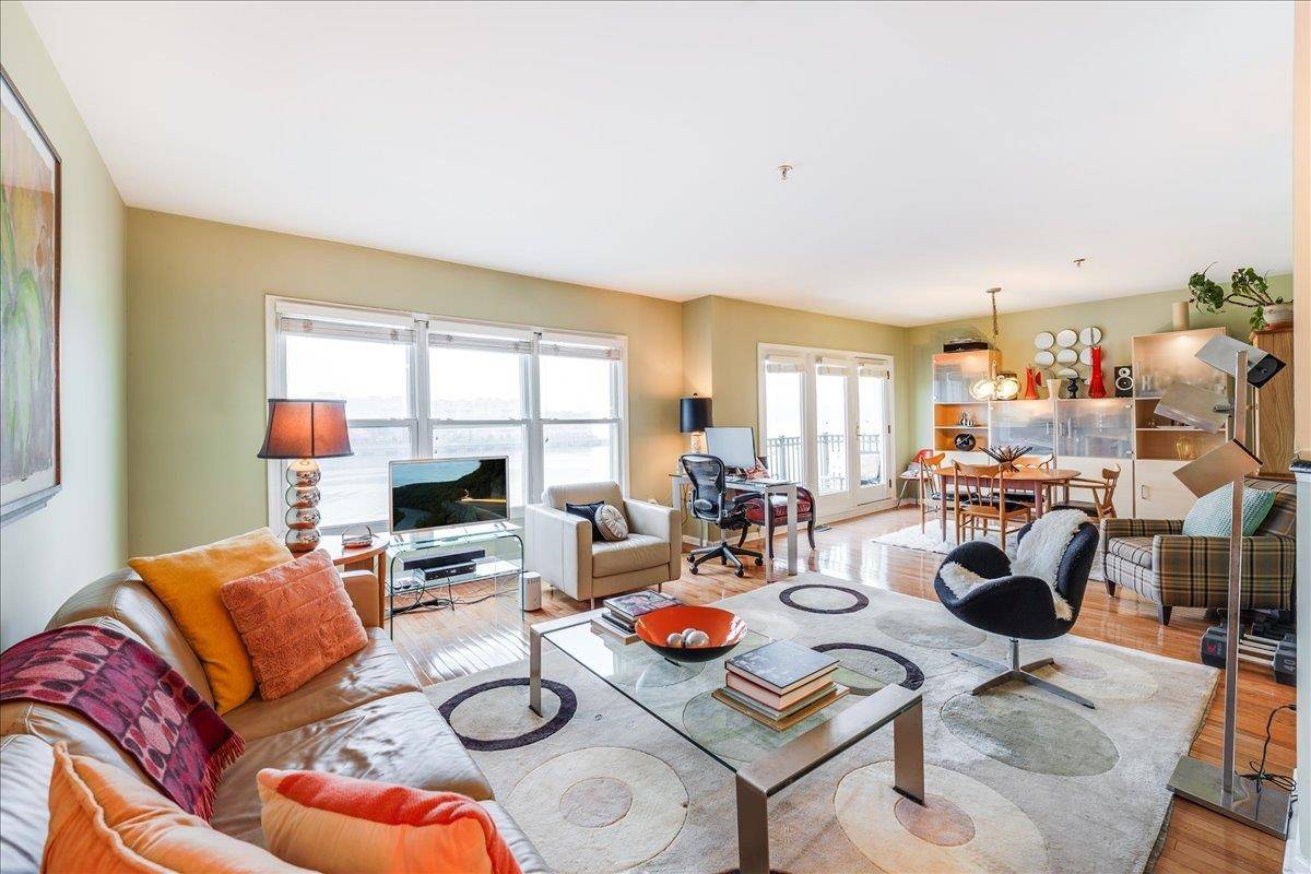 Edgewater, NJ 07020,252 THE PROMENADE  #252