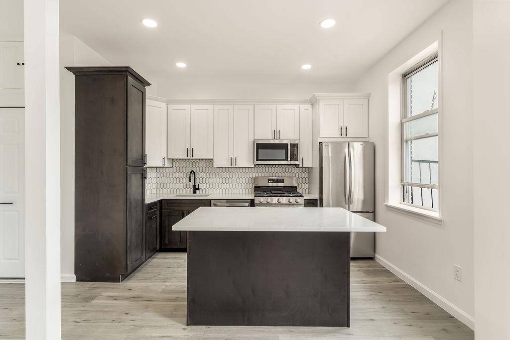Jc Heights, NJ 07306,393 BALDWIN AVE  #2F - Second Fl.
