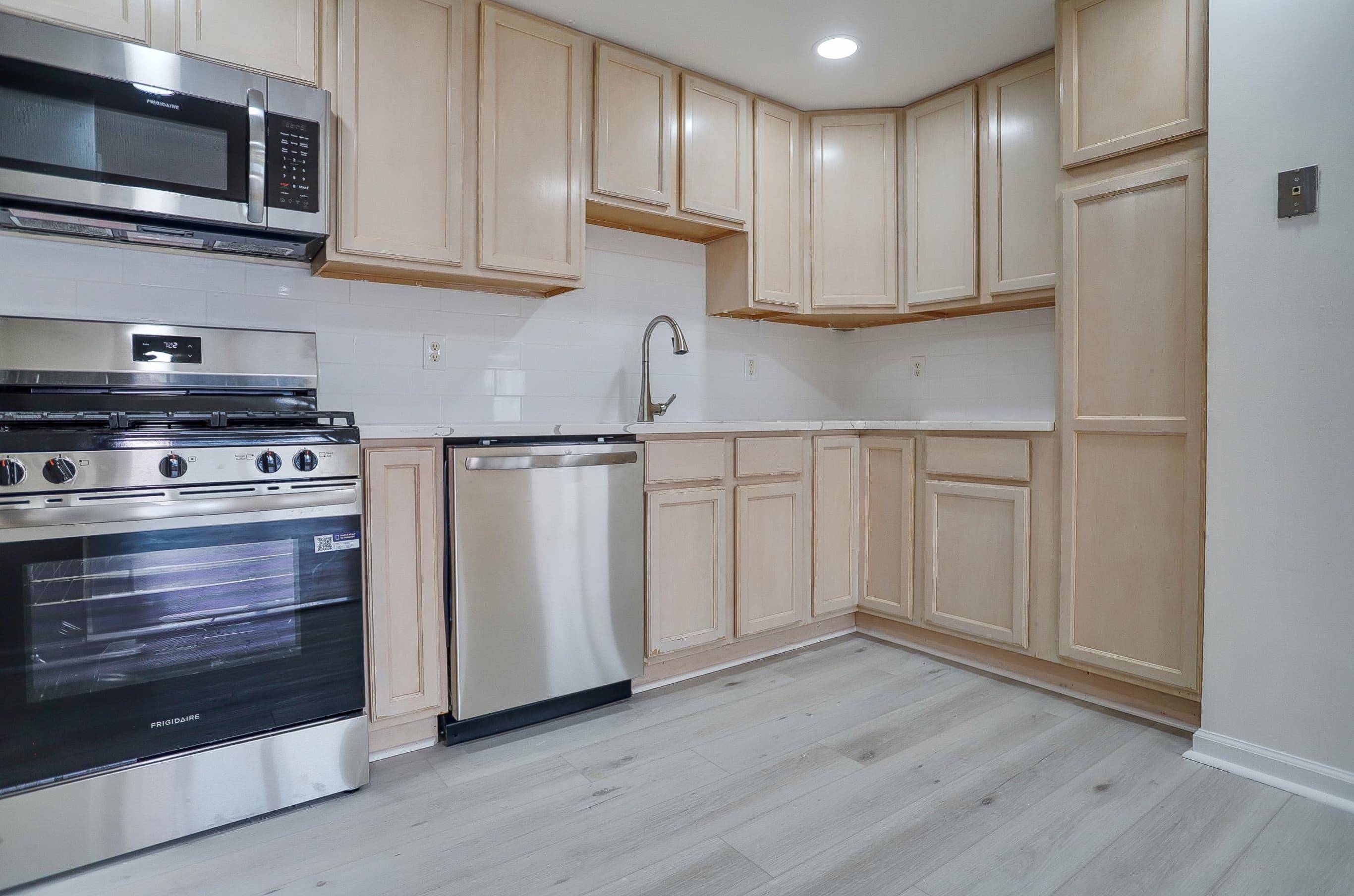 Hoboken, NJ 07030,217-219 CLINTON ST  #8