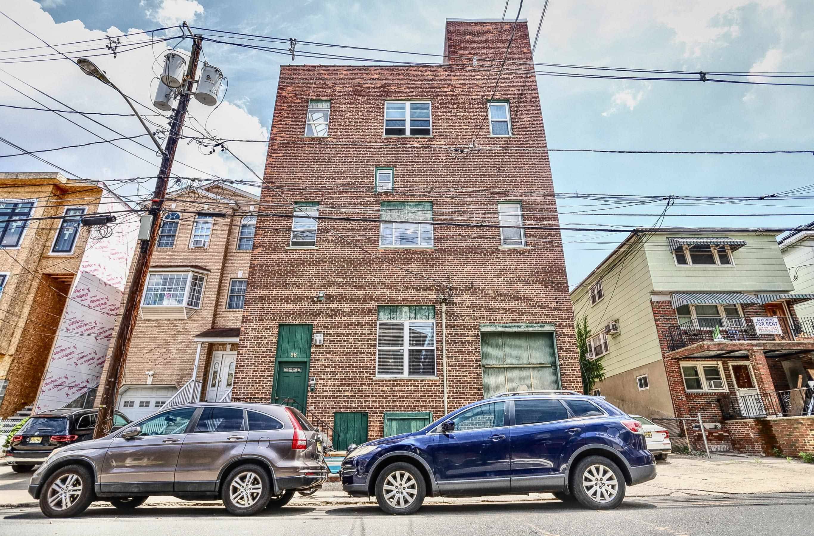 Jc Heights, NJ 07307,96 TERRACE AVE
