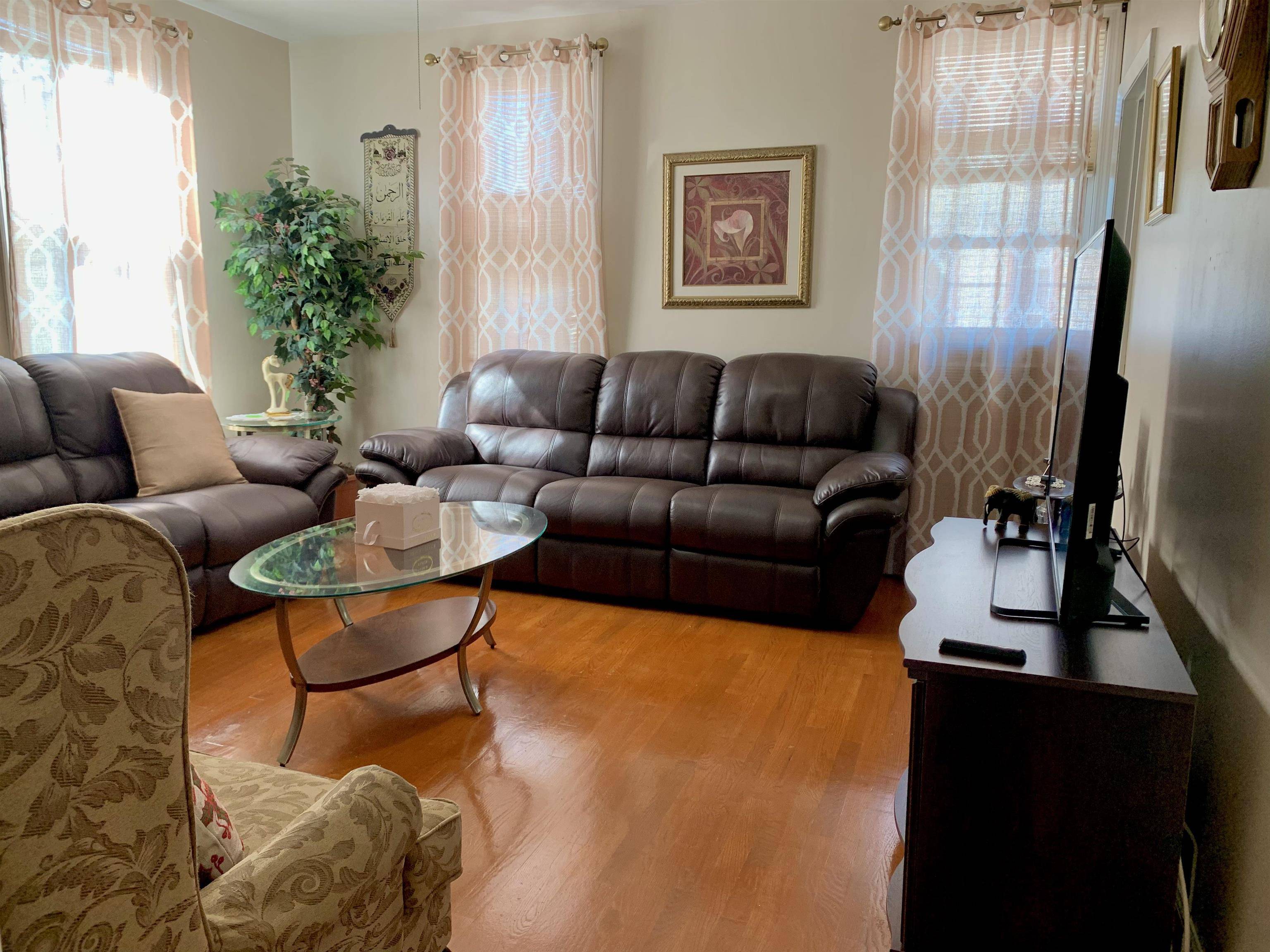 Jc Heights, NJ 07307,75 BLEECKER ST  #1