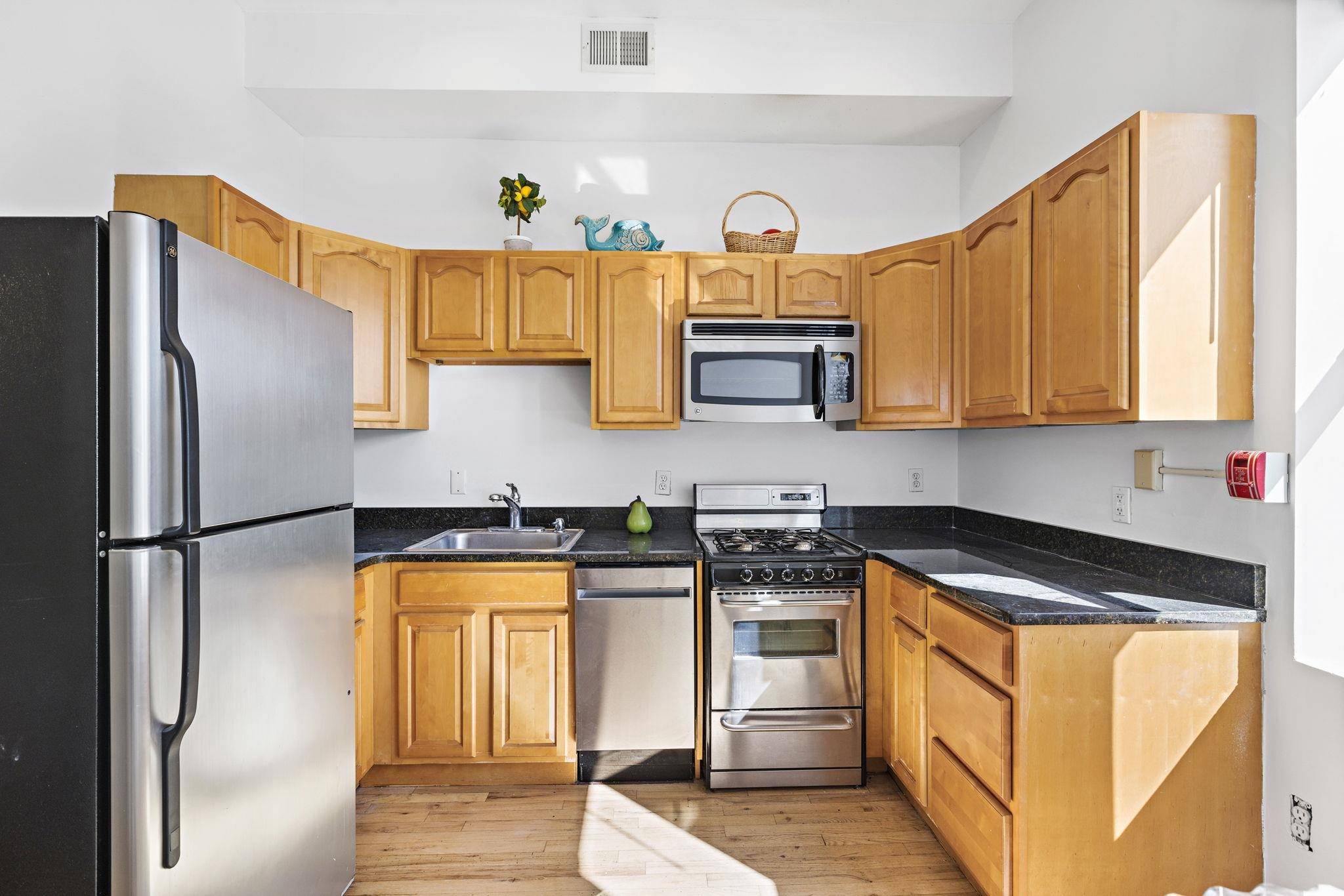 Hoboken, NJ 07030,231 GRAND ST  #5R