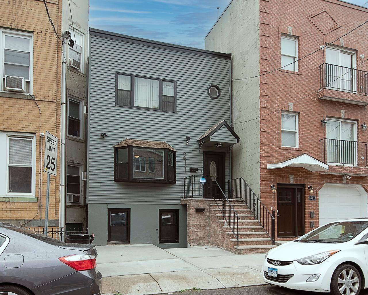 Jc Heights, NJ 07307,211 NEW YORK AVE  #1