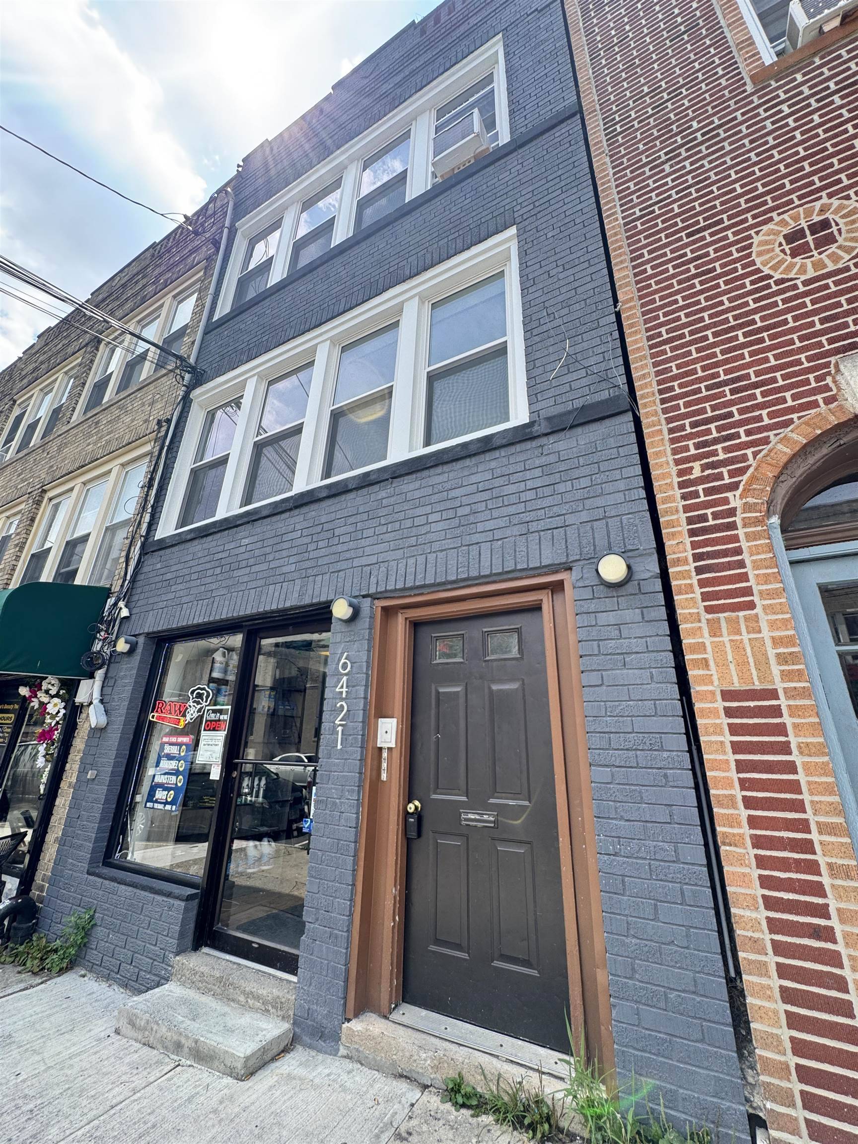 West New York, NJ 07093,6421 HUDSON AVE  #2
