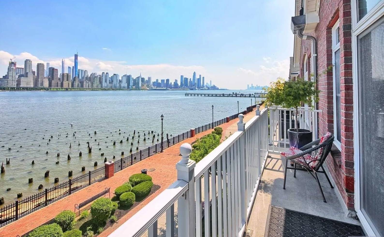 Guttenberg, NJ 07093,30 LYDIA DR