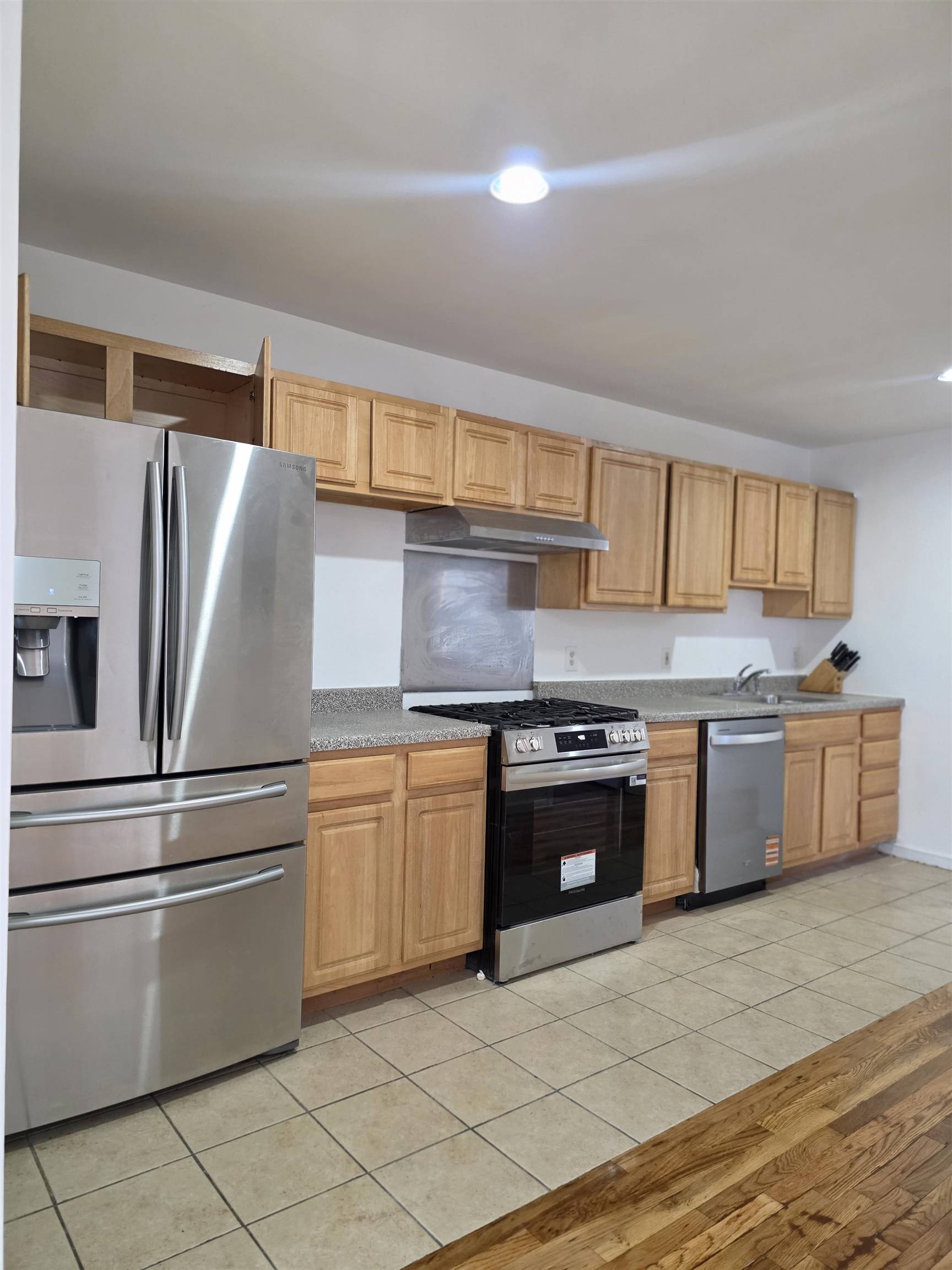 Jc Heights, NJ 07307,72 ZABRISKIE ST  #2