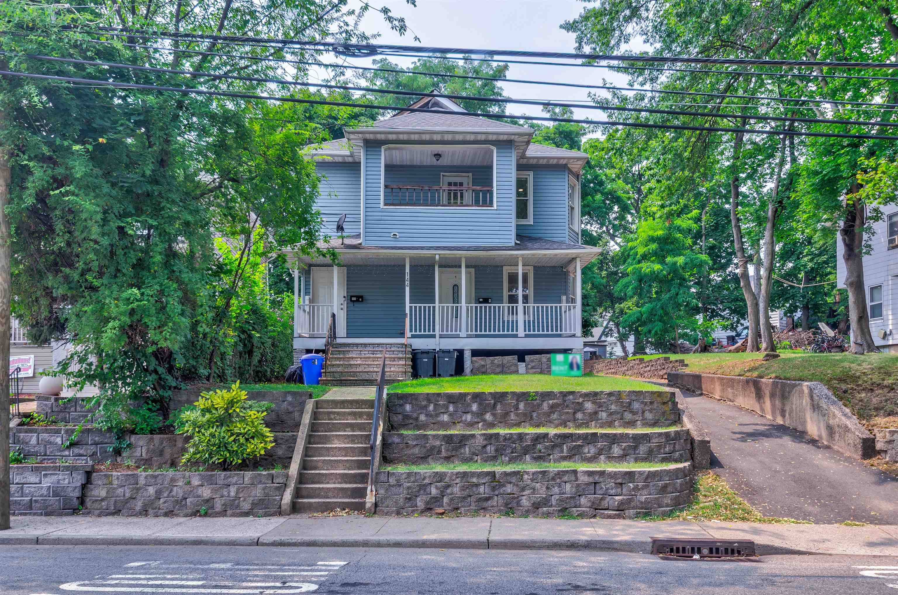 Ridgefield Park, NJ 07660,144 TEANECK RD  #1