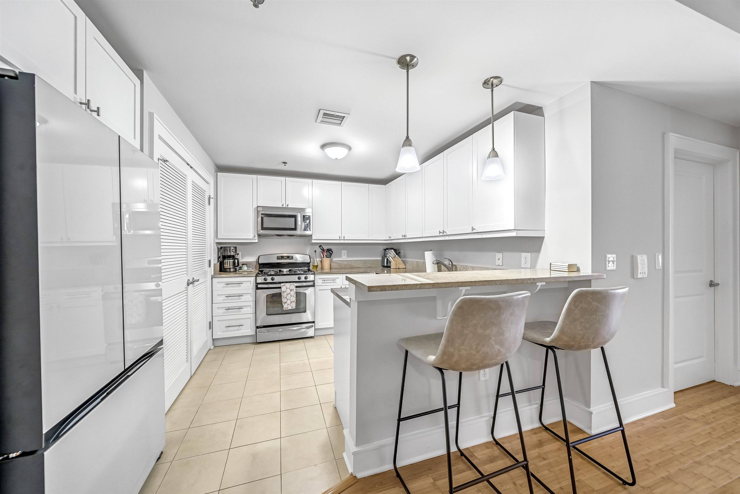 Hoboken, NJ 07030,924 JEFFERSON ST  #2B