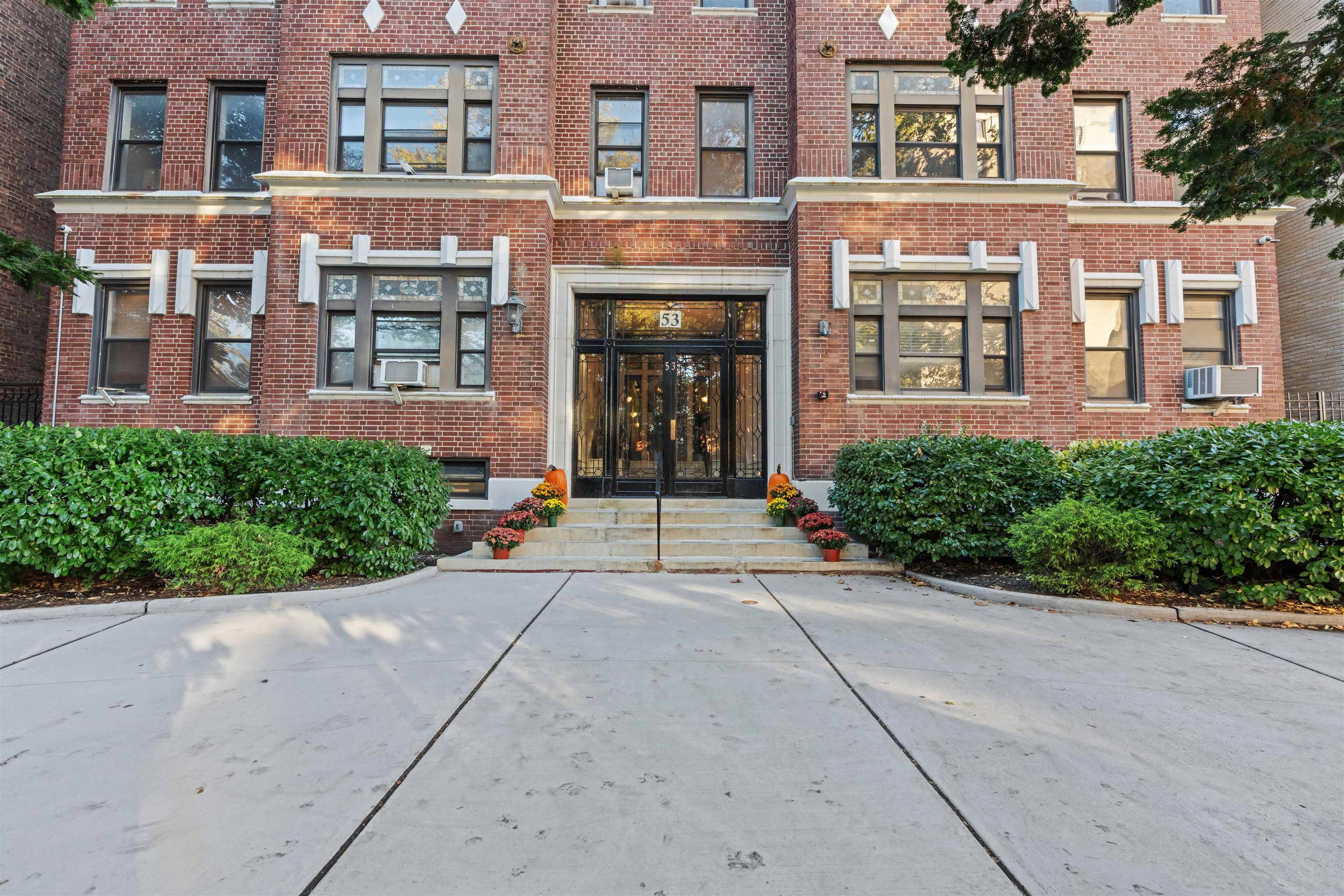 Jc Journal Square, NJ 07304,53 DUNCAN AVE  #2