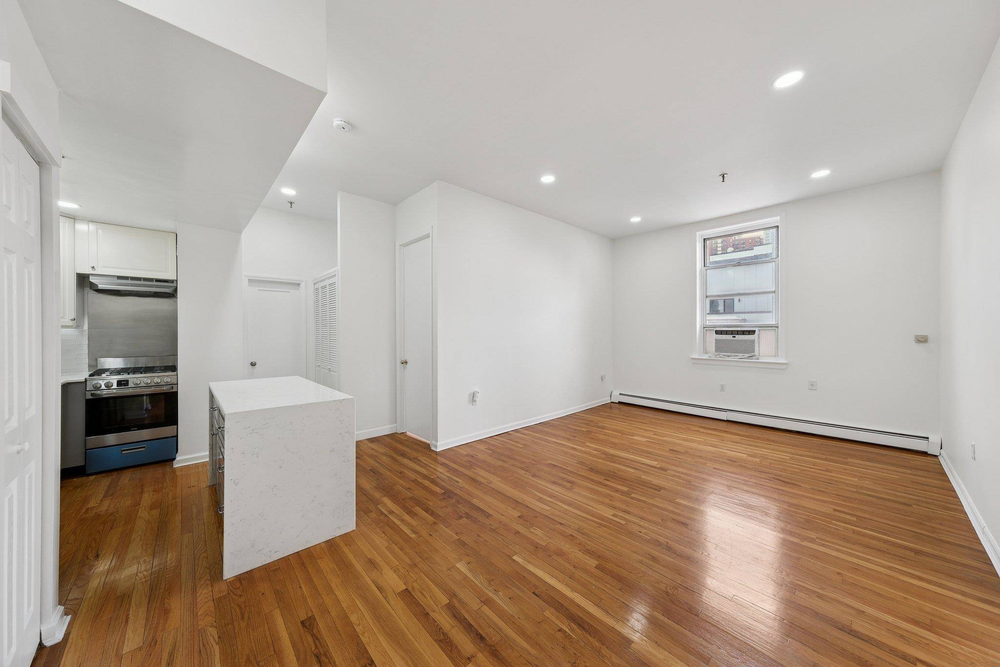 Jc Downtown, NJ 07302,319 BARROW ST #6A