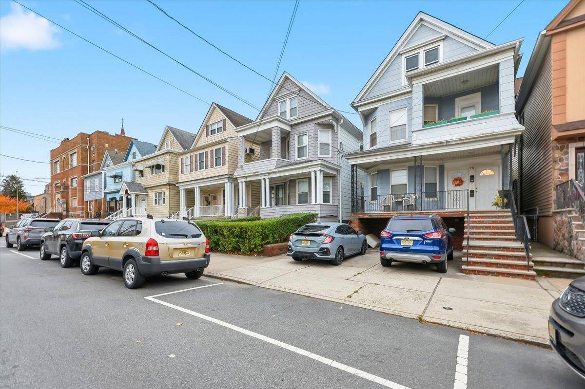 Bayonne, NJ 07001,98 WEST 47TH ST