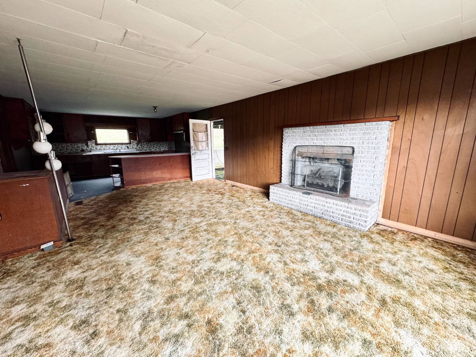 Kingsport, TN 37663,355 Honeysuckle Drive