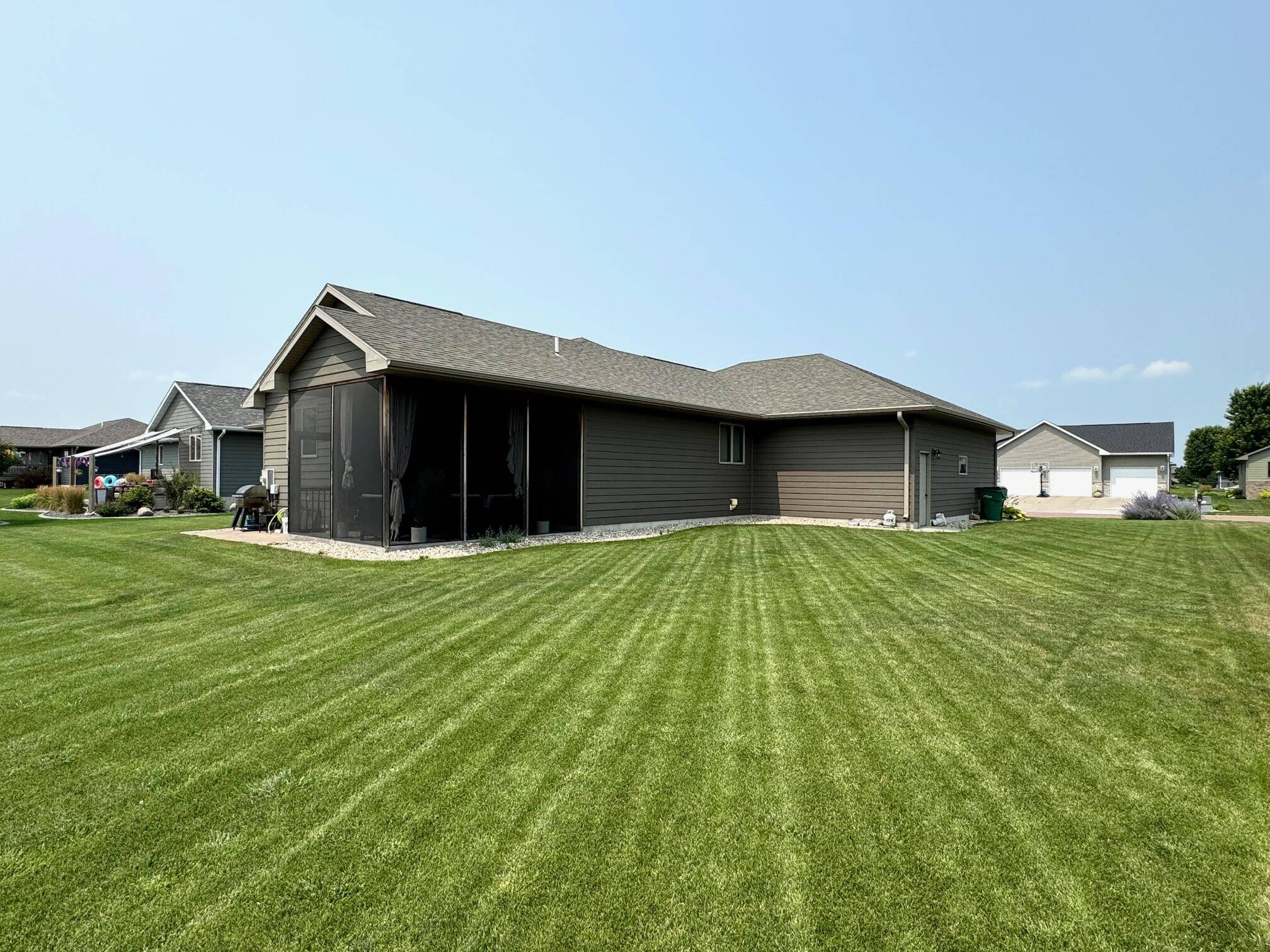 Mitchell, SD 57301,1435 Country Dr