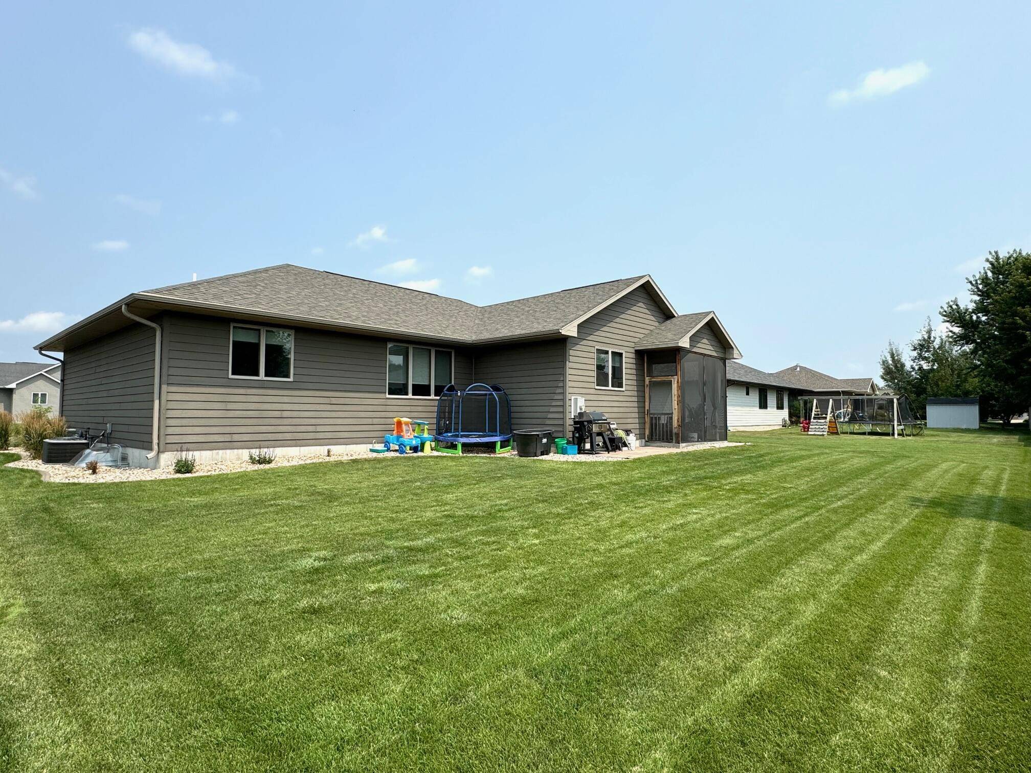 Mitchell, SD 57301,1435 Country Dr