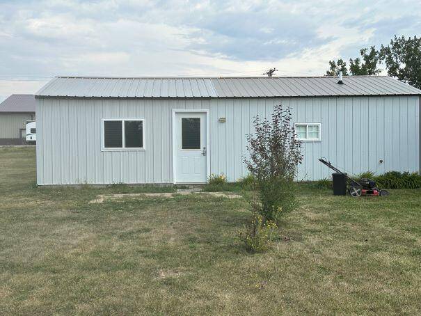 Akaska, SD 57420,313 142nd St