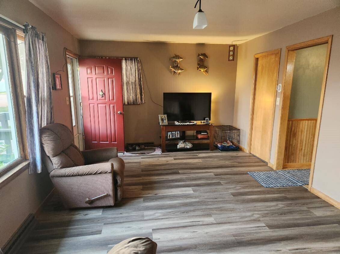 Parkston, SD 57366,105 W ASH St