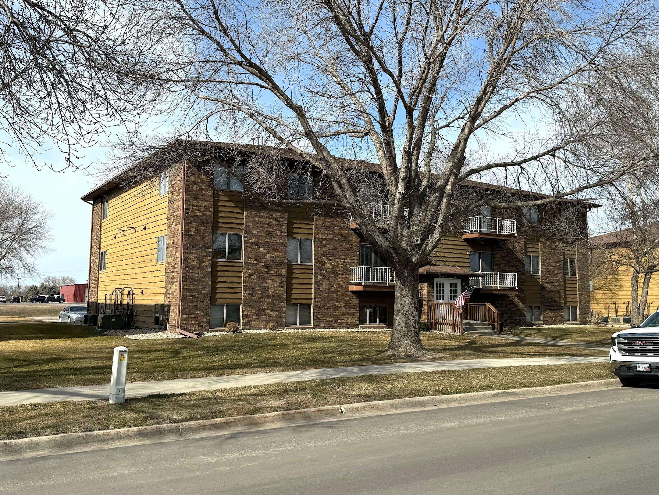 Mitchell, SD 57301,2021-2231 N Kimball St